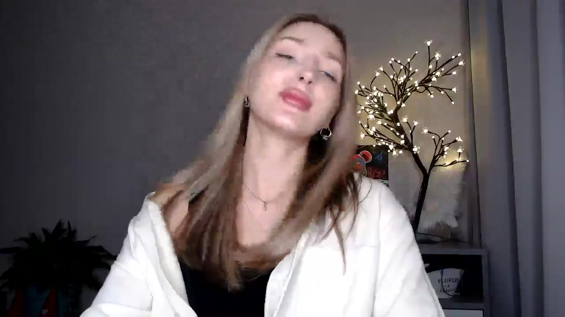 Gallery image thumbnail from Baby__Blue's myfreecams stream on, 08/16/2025, 16:11 image 5 of 20