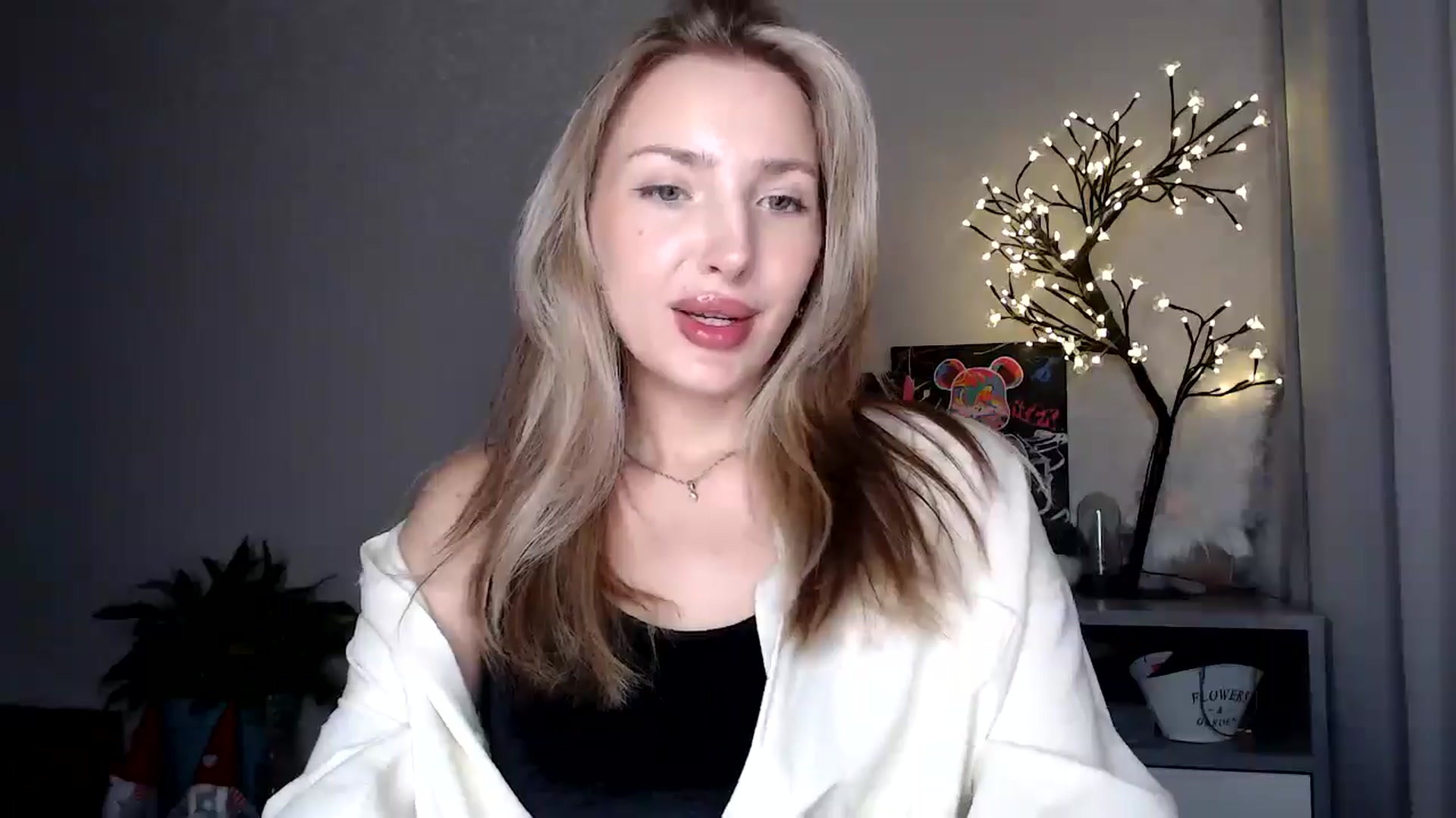 Gallery image thumbnail from Baby__Blue's myfreecams stream on, 08/16/2025, 16:11 image 3 of 20