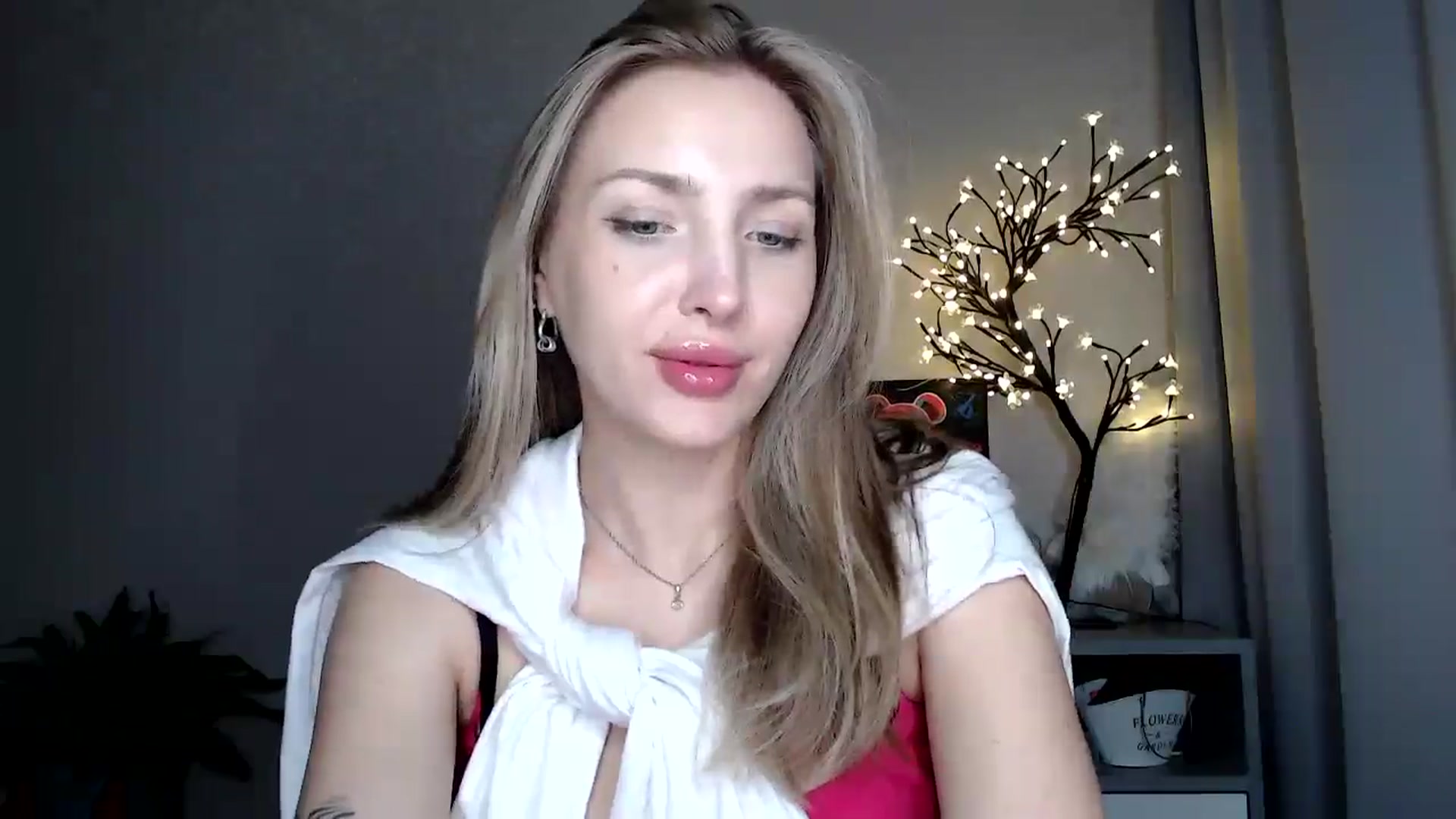 Gallery image thumbnail from Baby__Blue's myfreecams stream on, 08/16/2025, 22:08 image 4 of 20