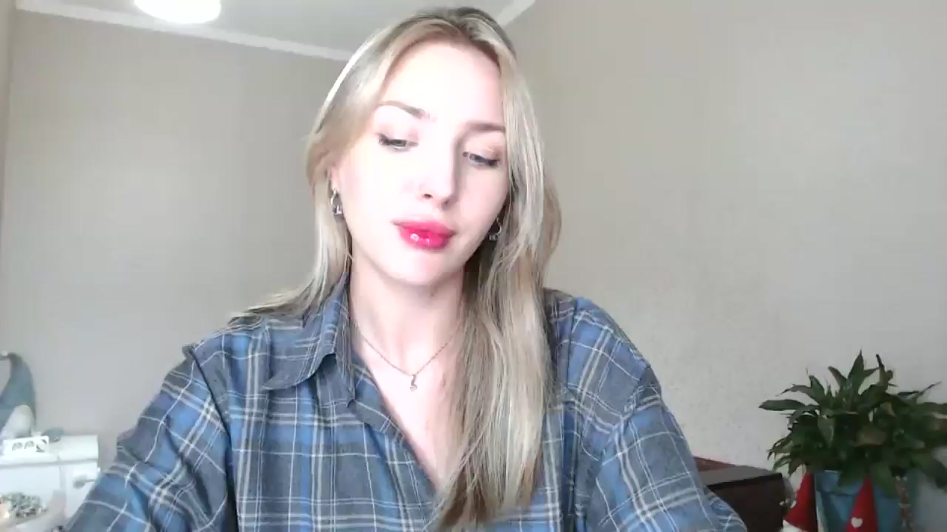 Gallery image thumbnail from Baby__Blue's myfreecams stream on, 08/18/2025, 15:46 image 1 of 20