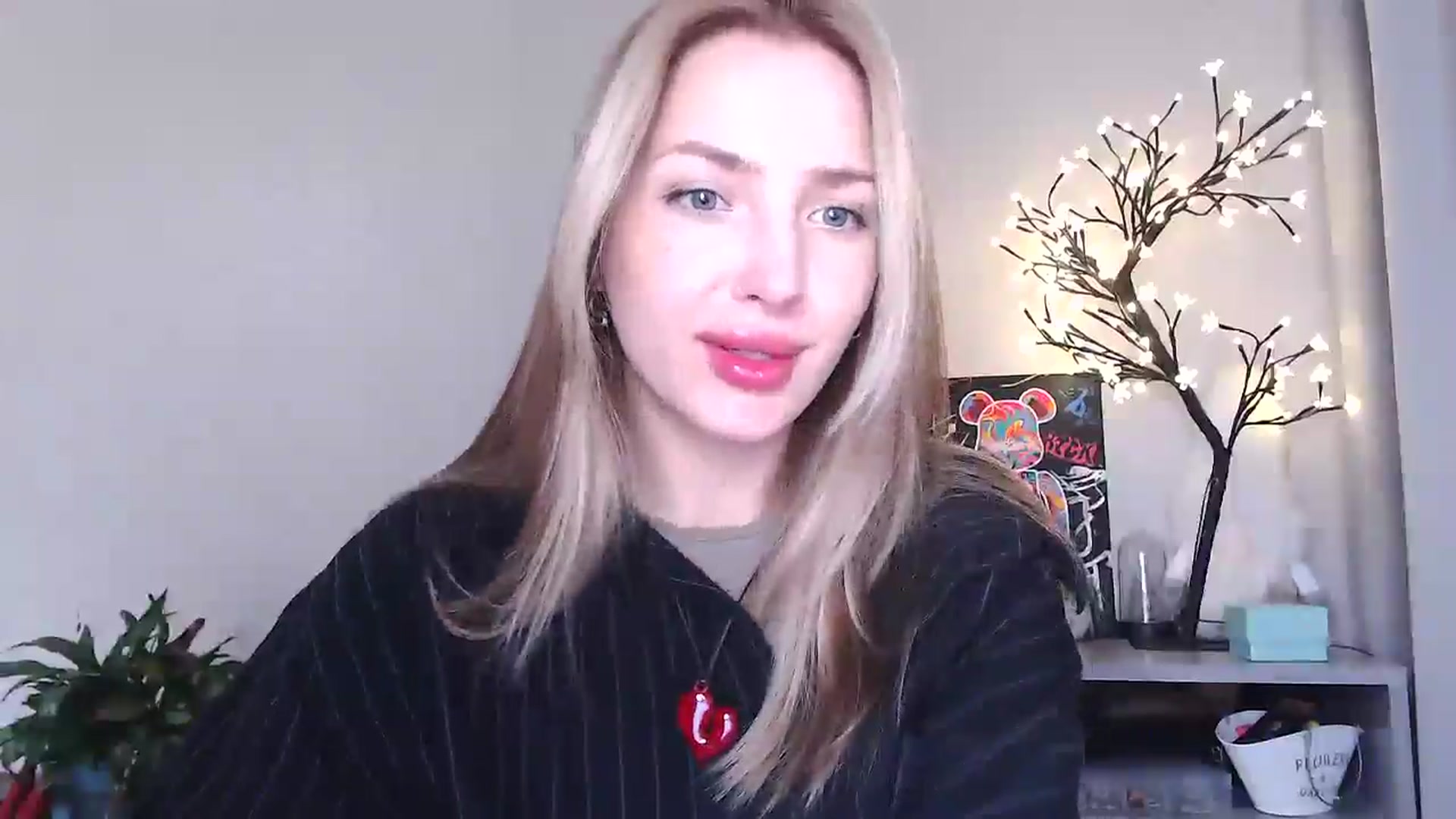 Gallery image thumbnail from Baby__Blue's myfreecams stream on, 08/19/2025, 14:48 image 18 of 20