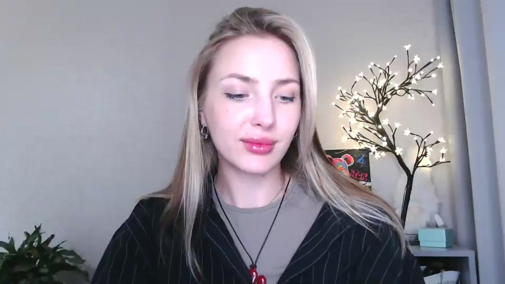 Gallery image thumbnail from Baby__Blue's myfreecams stream on, 08/19/2025, 14:48 image 4 of 20