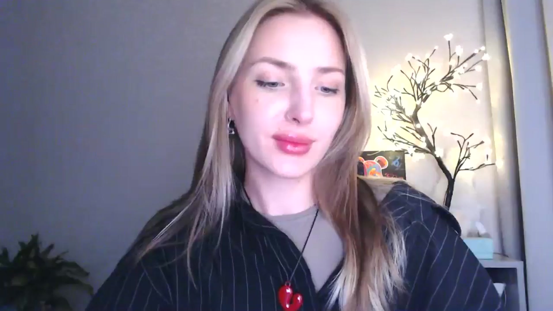 Gallery image thumbnail from Baby__Blue's myfreecams stream on, 08/19/2025, 15:30 image 8 of 20