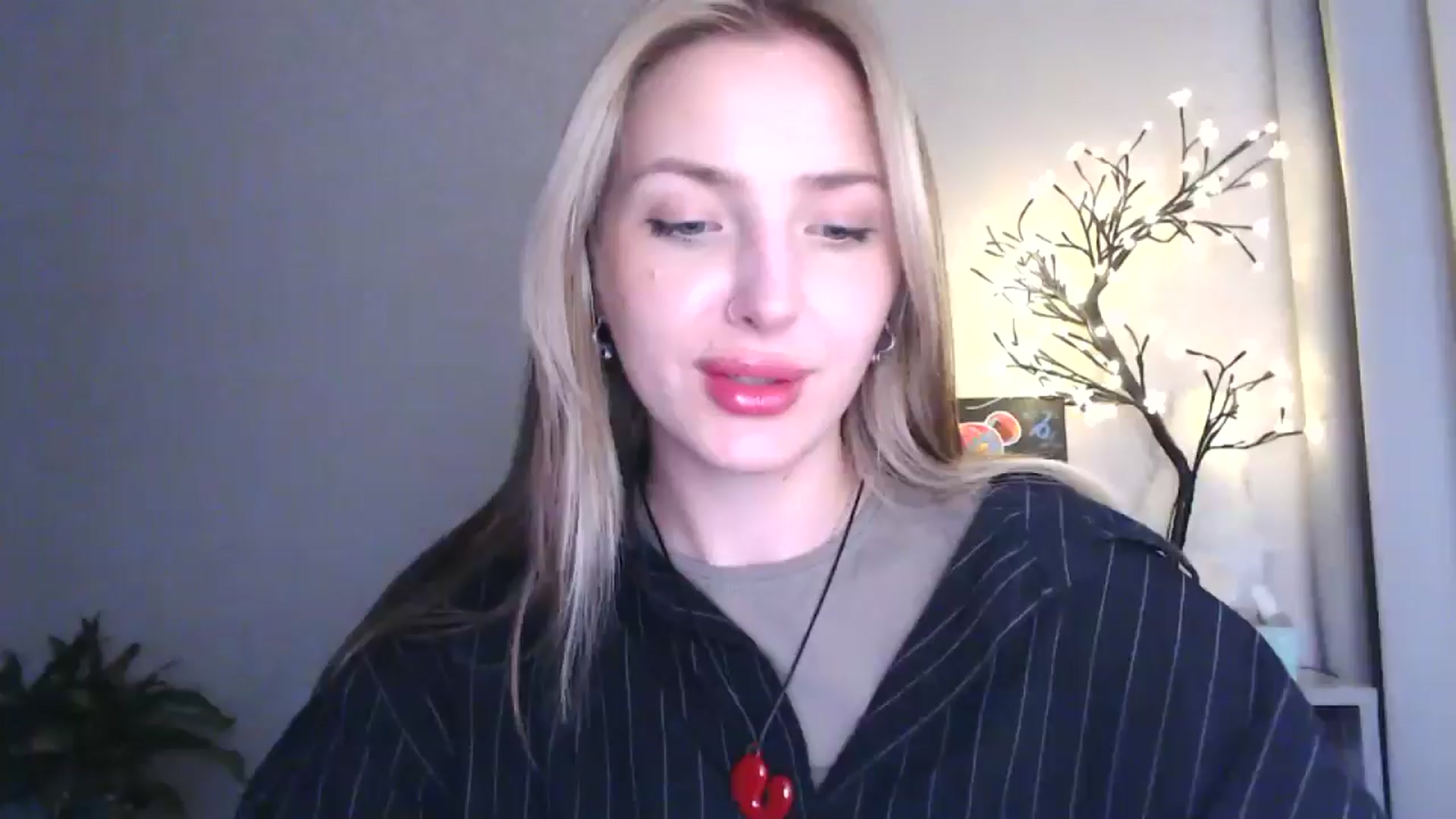 Gallery image thumbnail from Baby__Blue's myfreecams stream on, 08/19/2025, 15:30 image 7 of 20