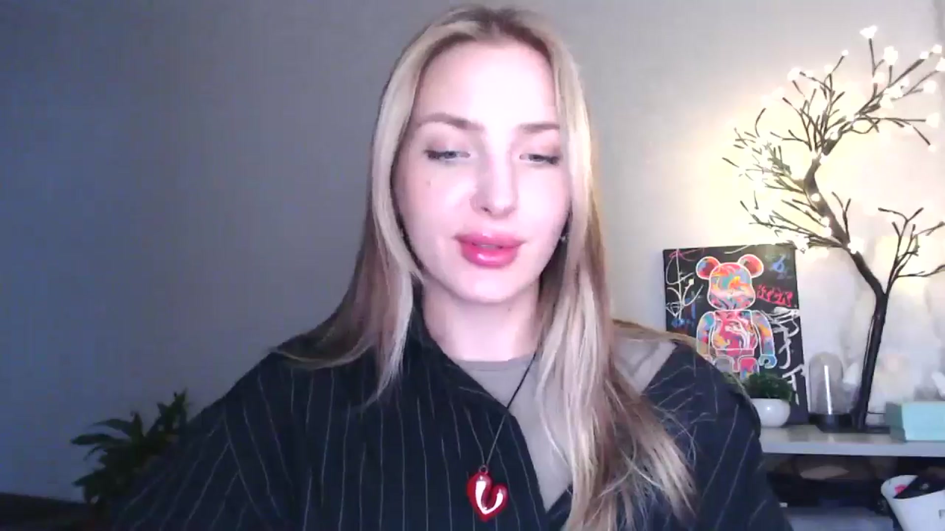 Gallery image thumbnail from Baby__Blue's myfreecams stream on, 08/19/2025, 15:30 image 4 of 20