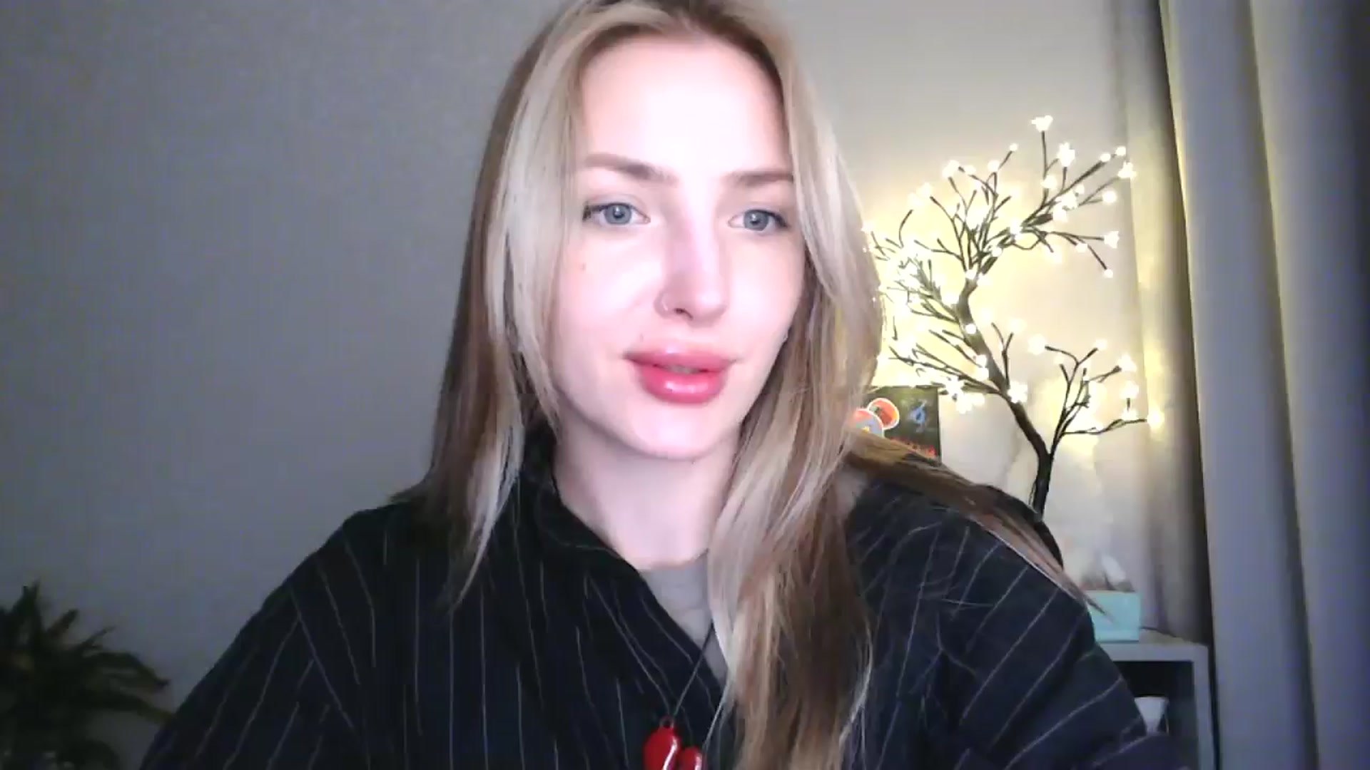 Gallery image thumbnail from Baby__Blue's myfreecams stream on, 08/19/2025, 15:30 image 19 of 20
