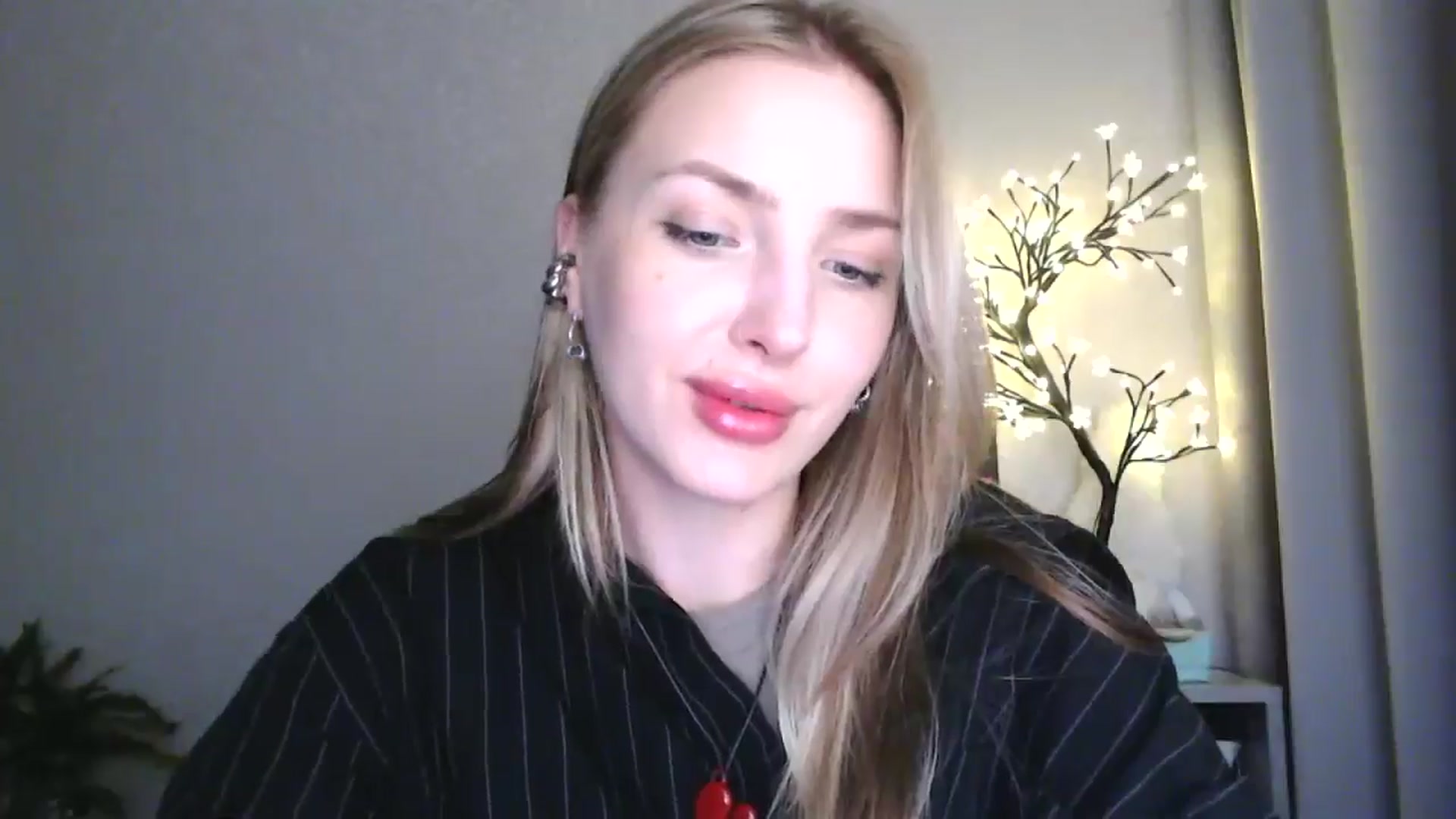 Gallery image thumbnail from Baby__Blue's myfreecams stream on, 08/19/2025, 15:30 image 20 of 20