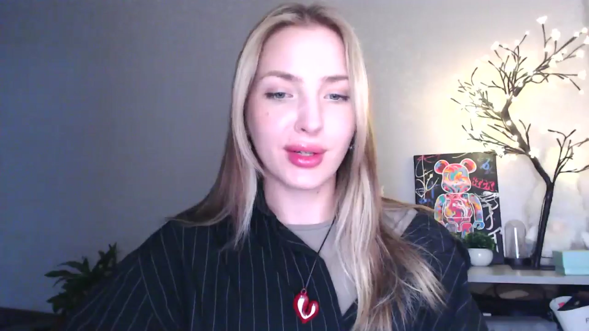 Gallery image thumbnail from Baby__Blue's myfreecams stream on, 08/19/2025, 15:30 image 3 of 20