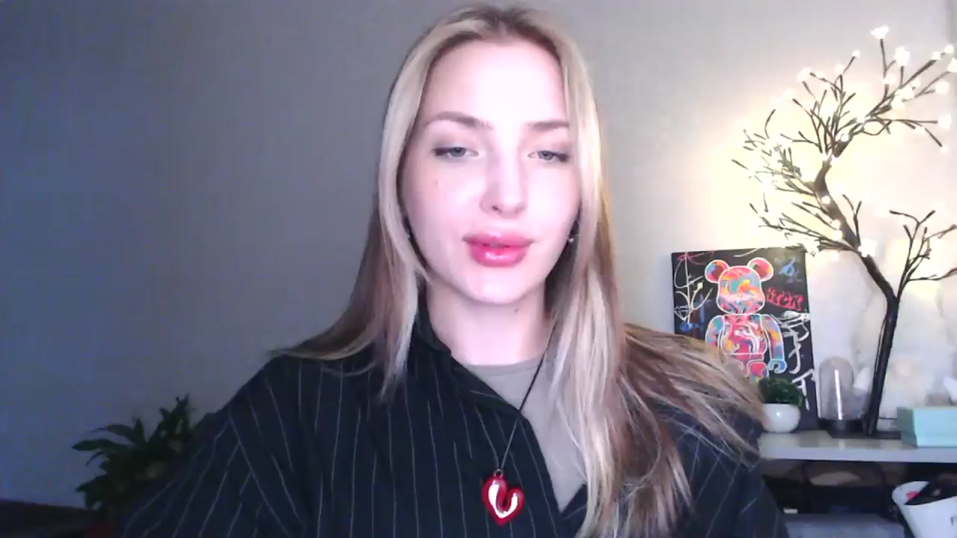 Gallery image thumbnail from Baby__Blue's myfreecams stream on, 08/19/2025, 15:30 image 1 of 20