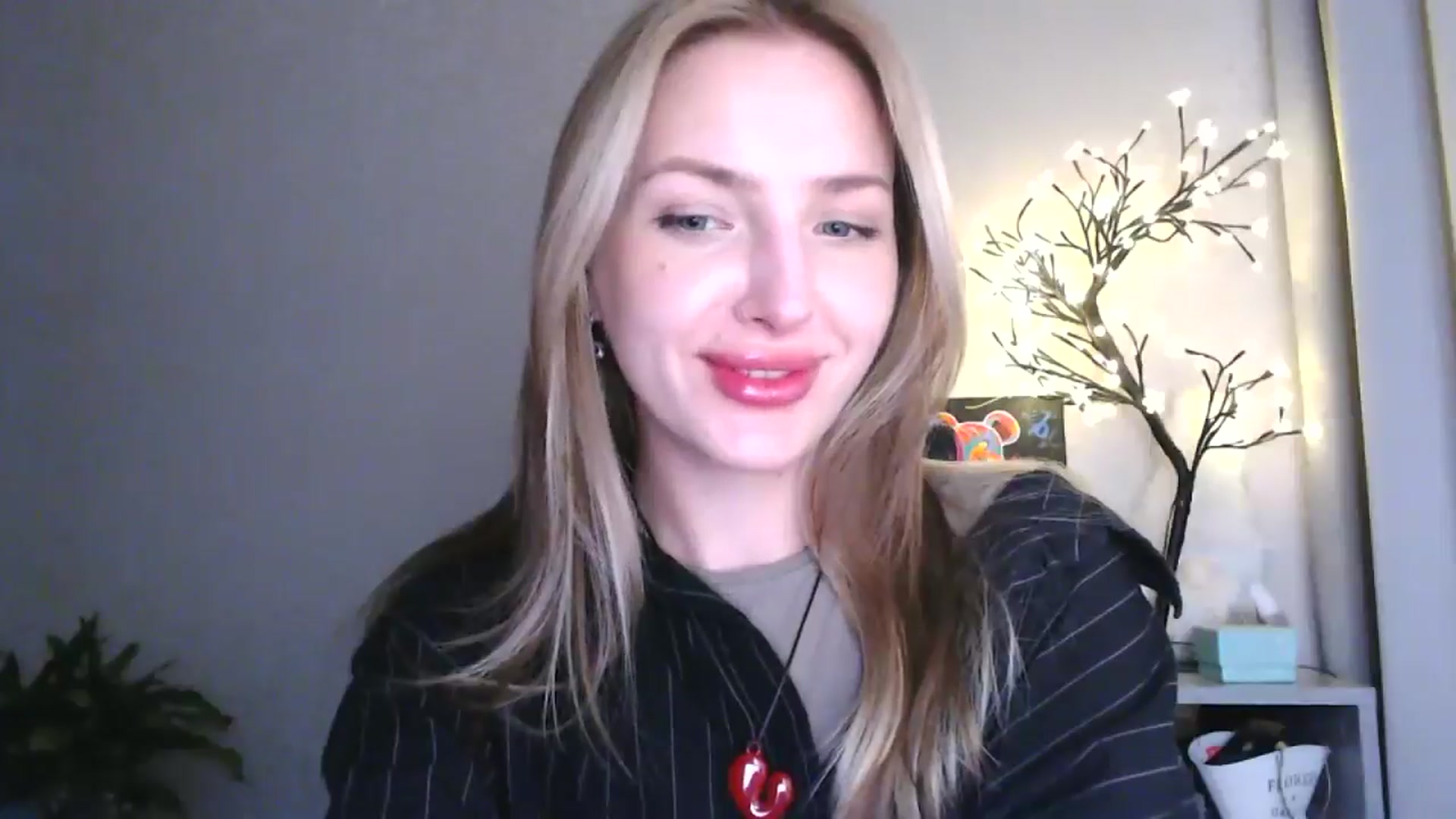 Gallery image thumbnail from Baby__Blue's myfreecams stream on, 08/19/2025, 15:30 image 9 of 20