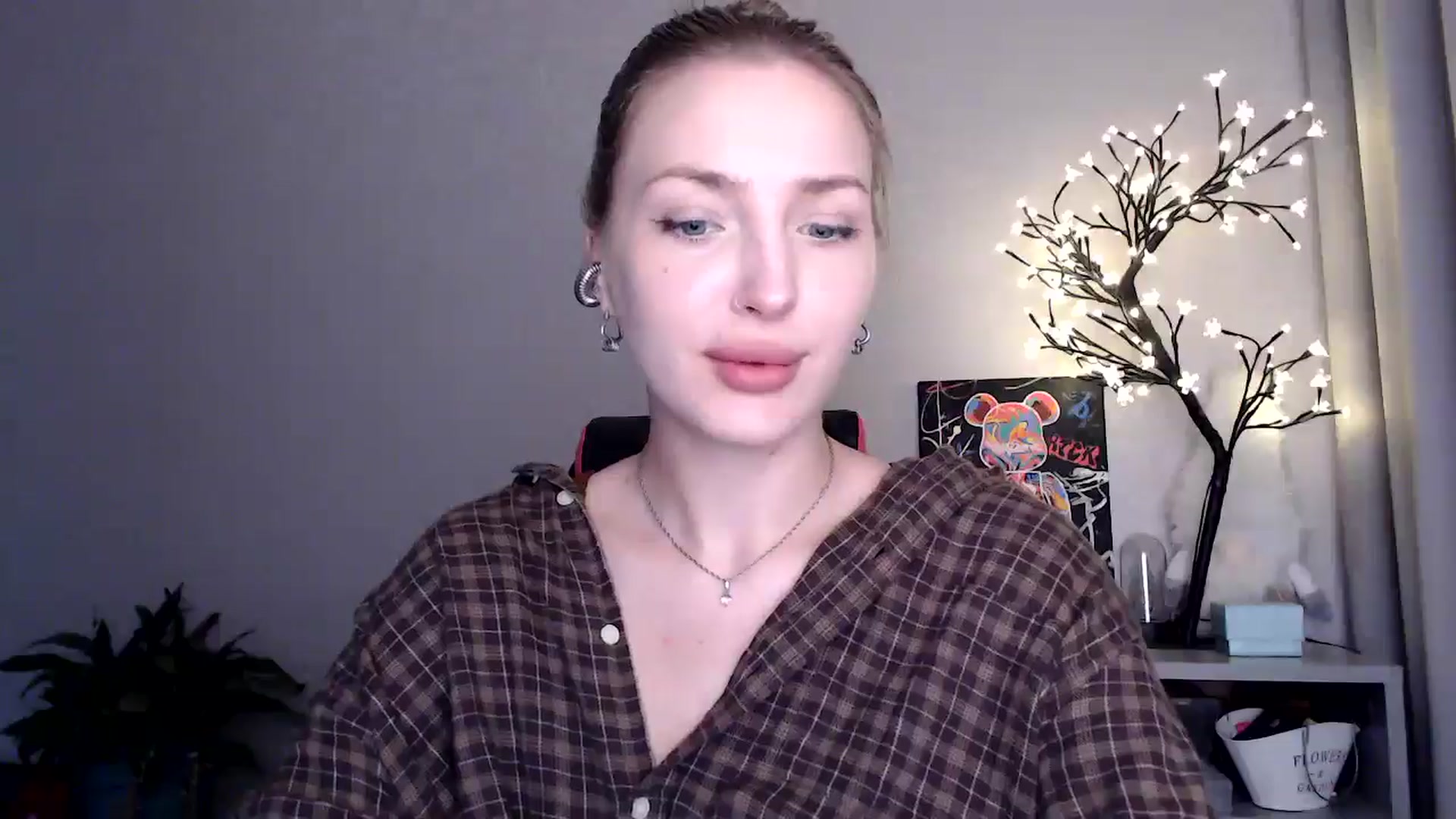 Gallery image thumbnail from Baby__Blue's myfreecams stream on, 08/20/2025, 14:56 image 7 of 20