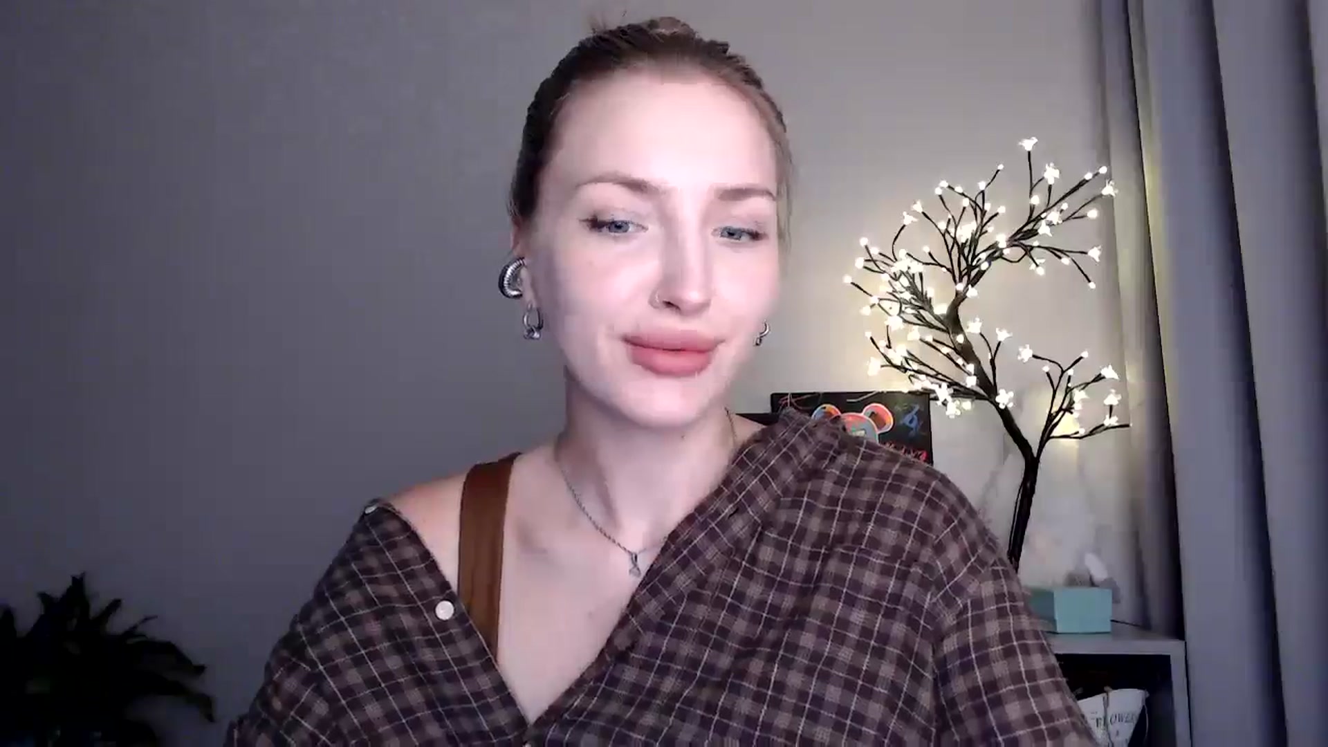 Gallery image thumbnail from Baby__Blue's myfreecams stream on, 08/20/2025, 14:56 image 17 of 20