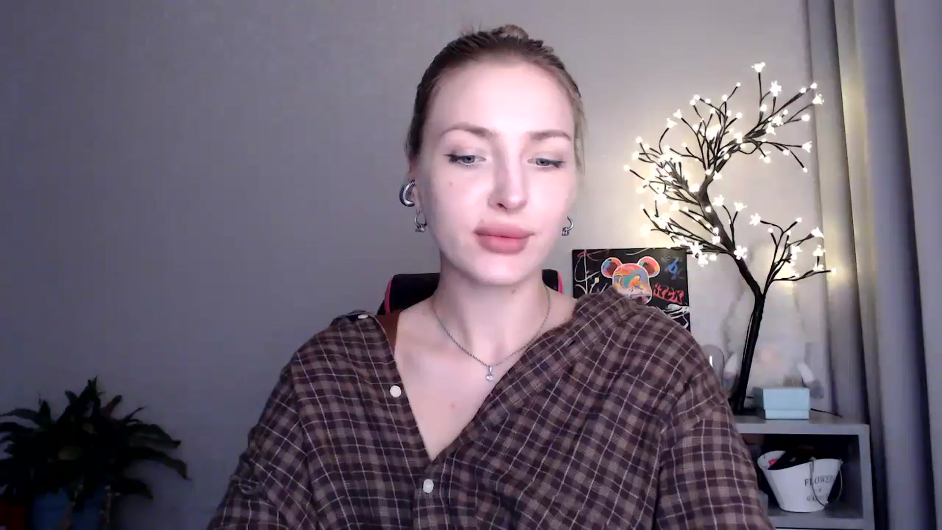 Gallery image thumbnail from Baby__Blue's myfreecams stream on, 08/20/2025, 14:56 image 4 of 20