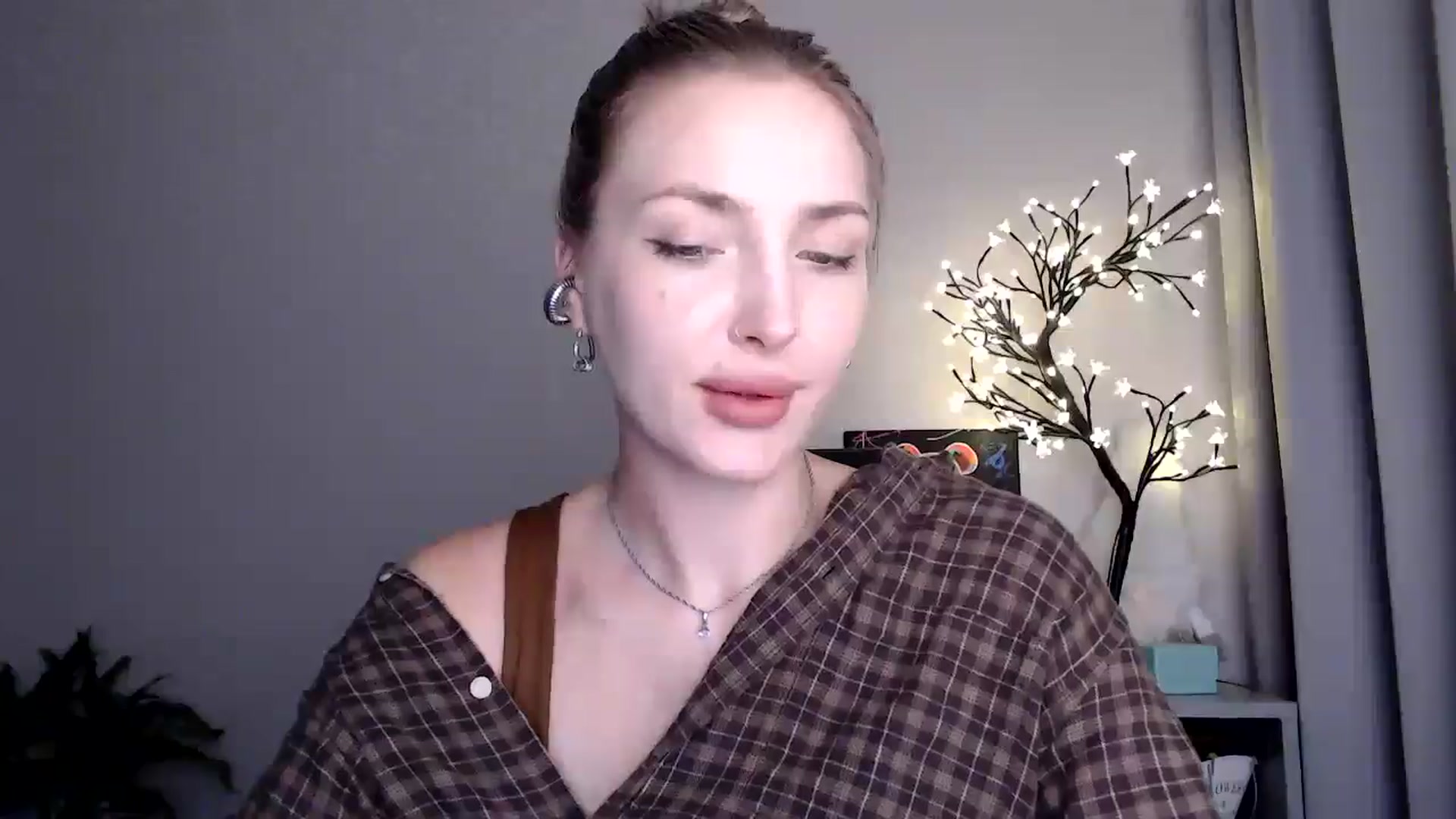 Gallery image thumbnail from Baby__Blue's myfreecams stream on, 08/20/2025, 14:56 image 15 of 20