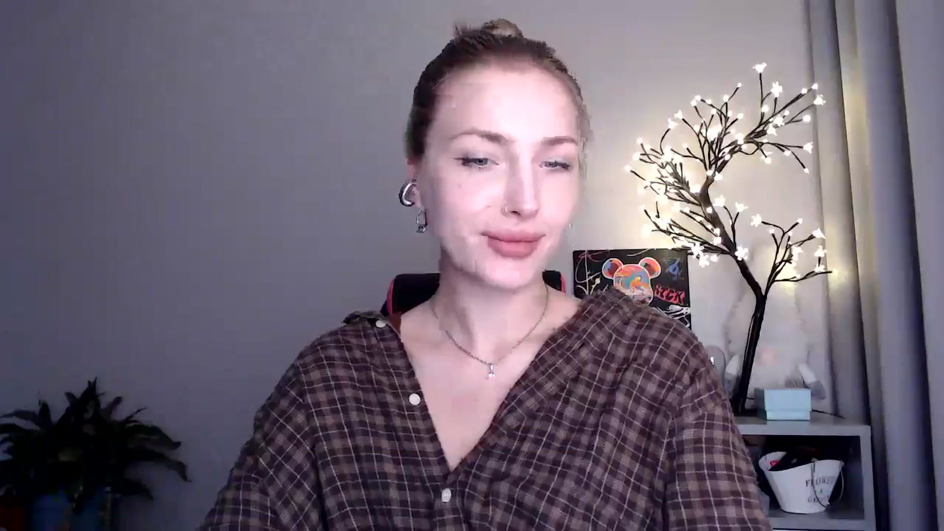 Gallery image thumbnail from Baby__Blue's myfreecams stream on, 08/20/2025, 14:56 image 6 of 20
