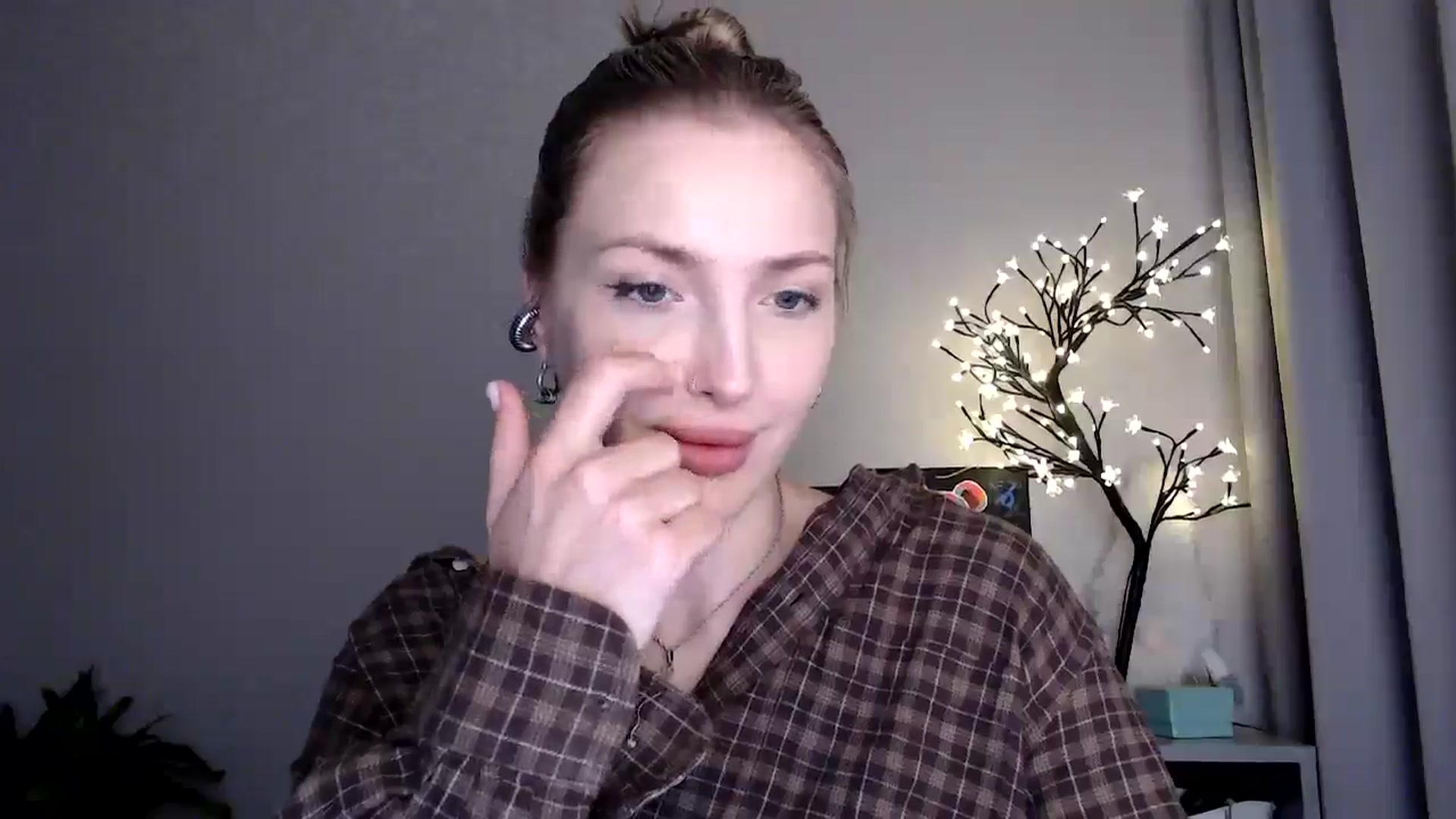 Gallery image thumbnail from Baby__Blue's myfreecams stream on, 08/20/2025, 14:56 image 12 of 20