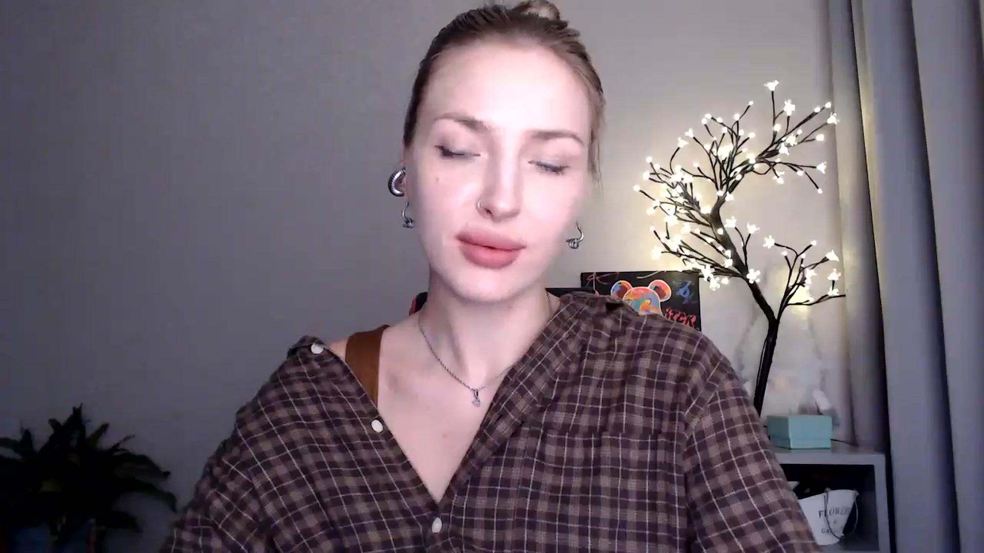 Gallery image thumbnail from Baby__Blue's myfreecams stream on, 08/20/2025, 16:18 image 2 of 20