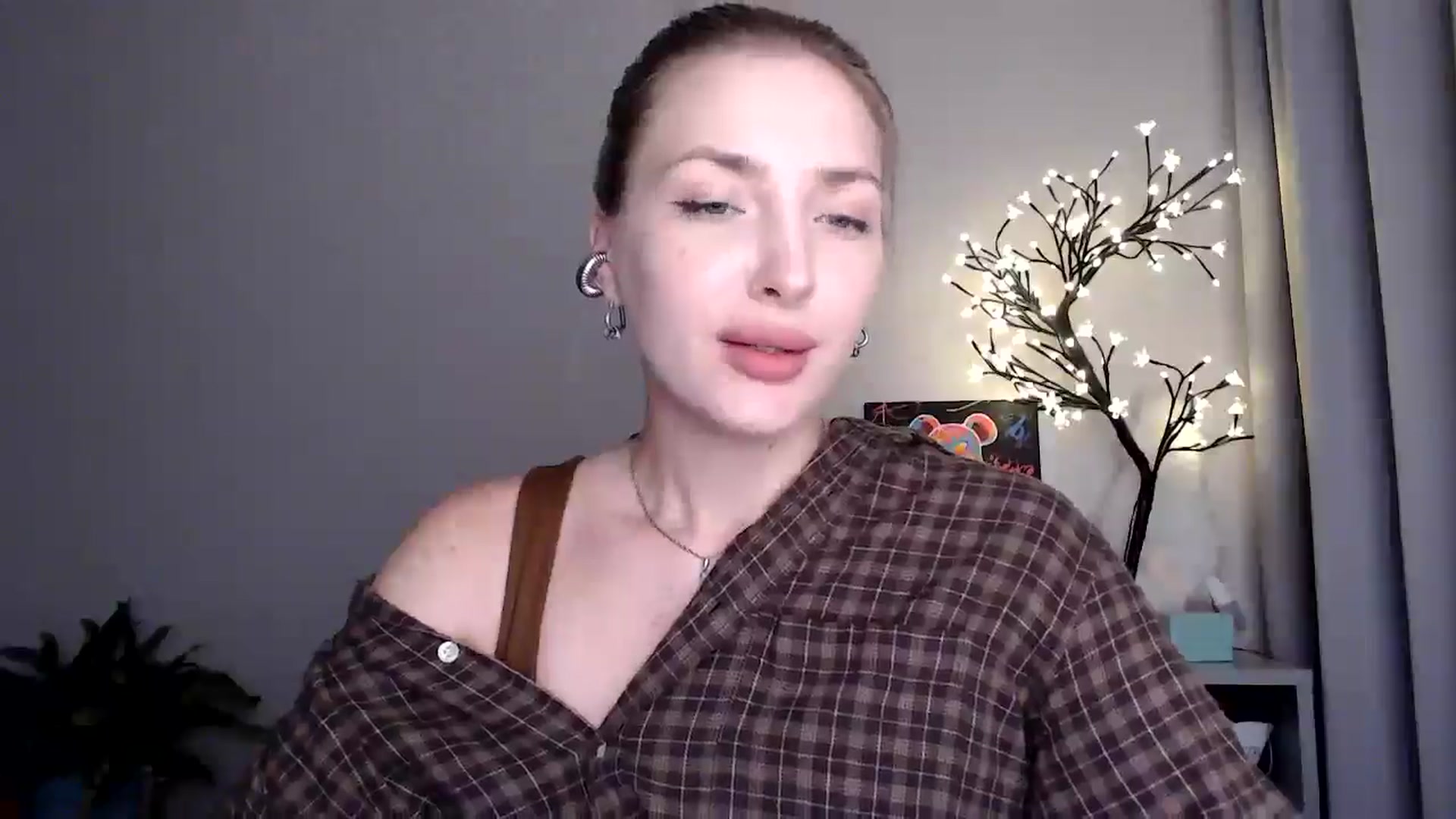 Gallery image thumbnail from Baby__Blue's myfreecams stream on, 08/20/2025, 16:18 image 5 of 20
