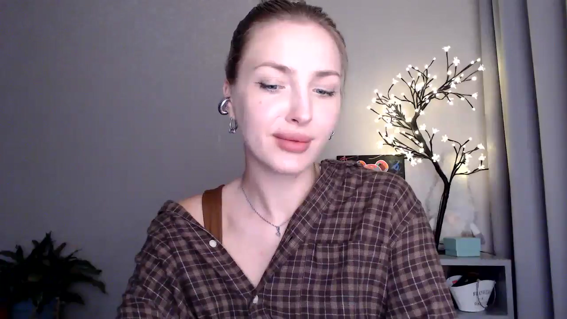 Gallery image thumbnail from Baby__Blue's myfreecams stream on, 08/20/2025, 16:18 image 4 of 20