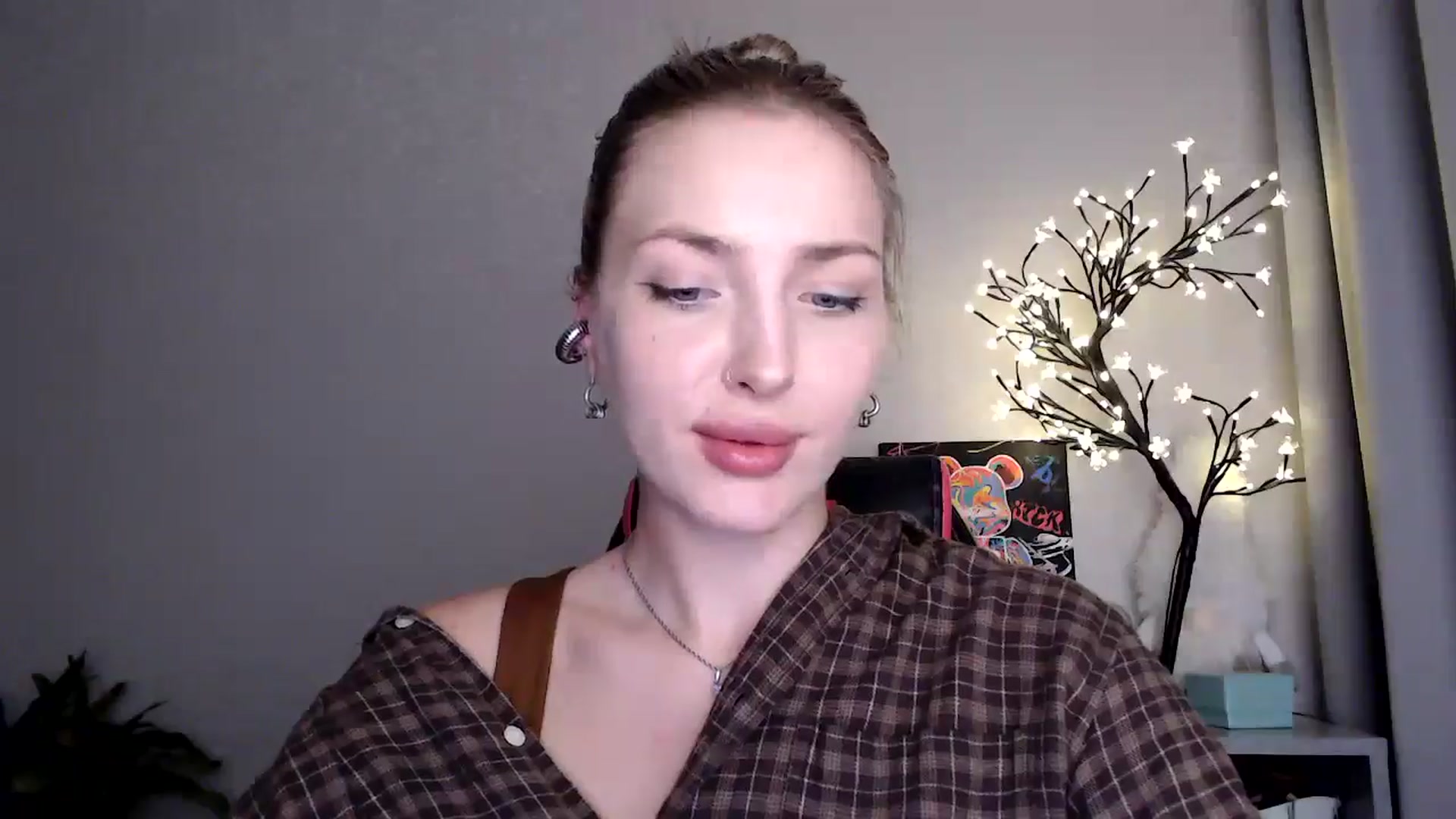 Gallery image thumbnail from Baby__Blue's myfreecams stream on, 08/20/2025, 16:18 image 13 of 20