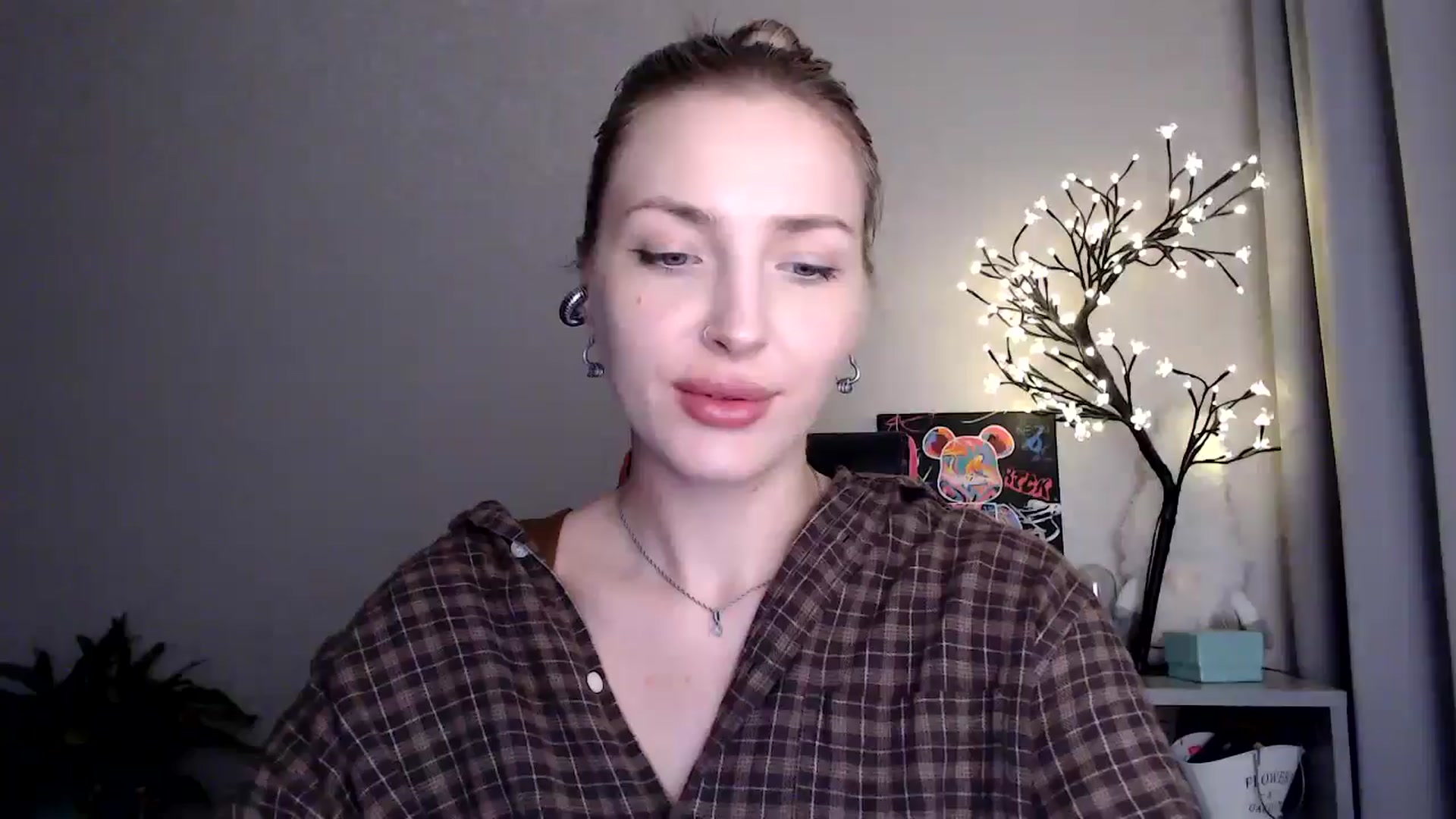 Gallery image thumbnail from Baby__Blue's myfreecams stream on, 08/20/2025, 16:18 image 18 of 20