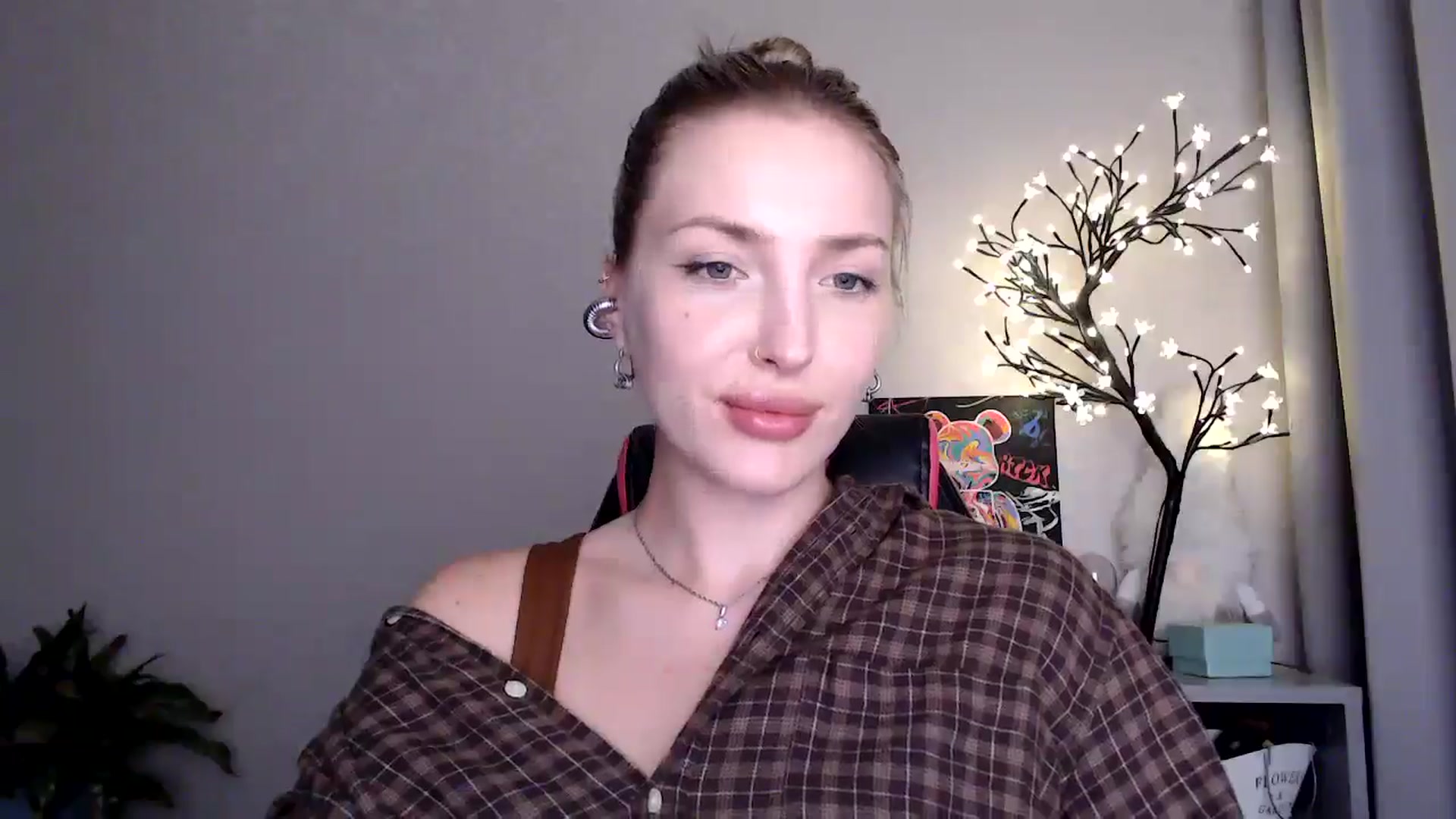 Gallery image thumbnail from Baby__Blue's myfreecams stream on, 08/20/2025, 16:18 image 12 of 20
