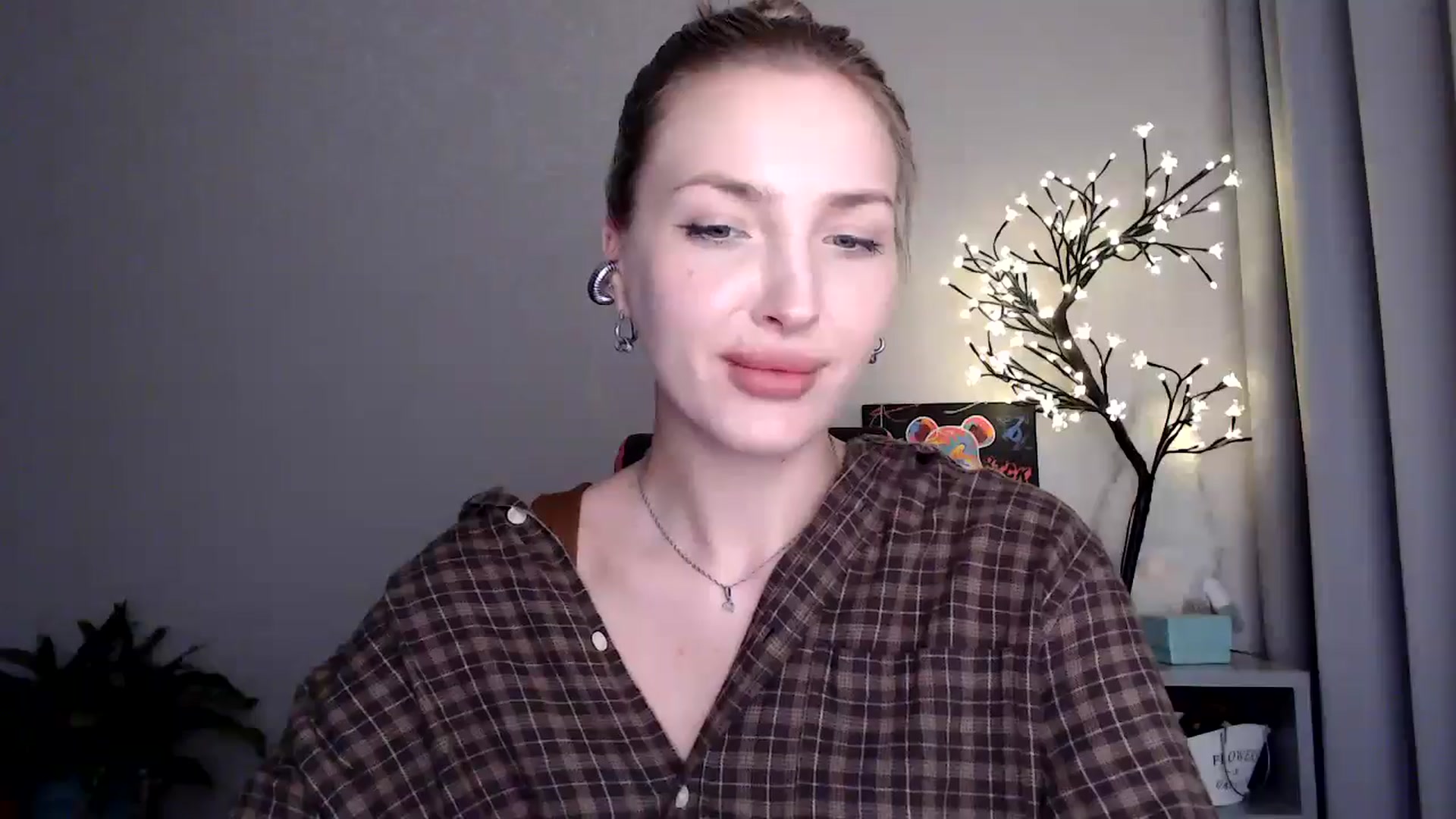 Gallery image thumbnail from Baby__Blue's myfreecams stream on, 08/20/2025, 16:18 image 3 of 20