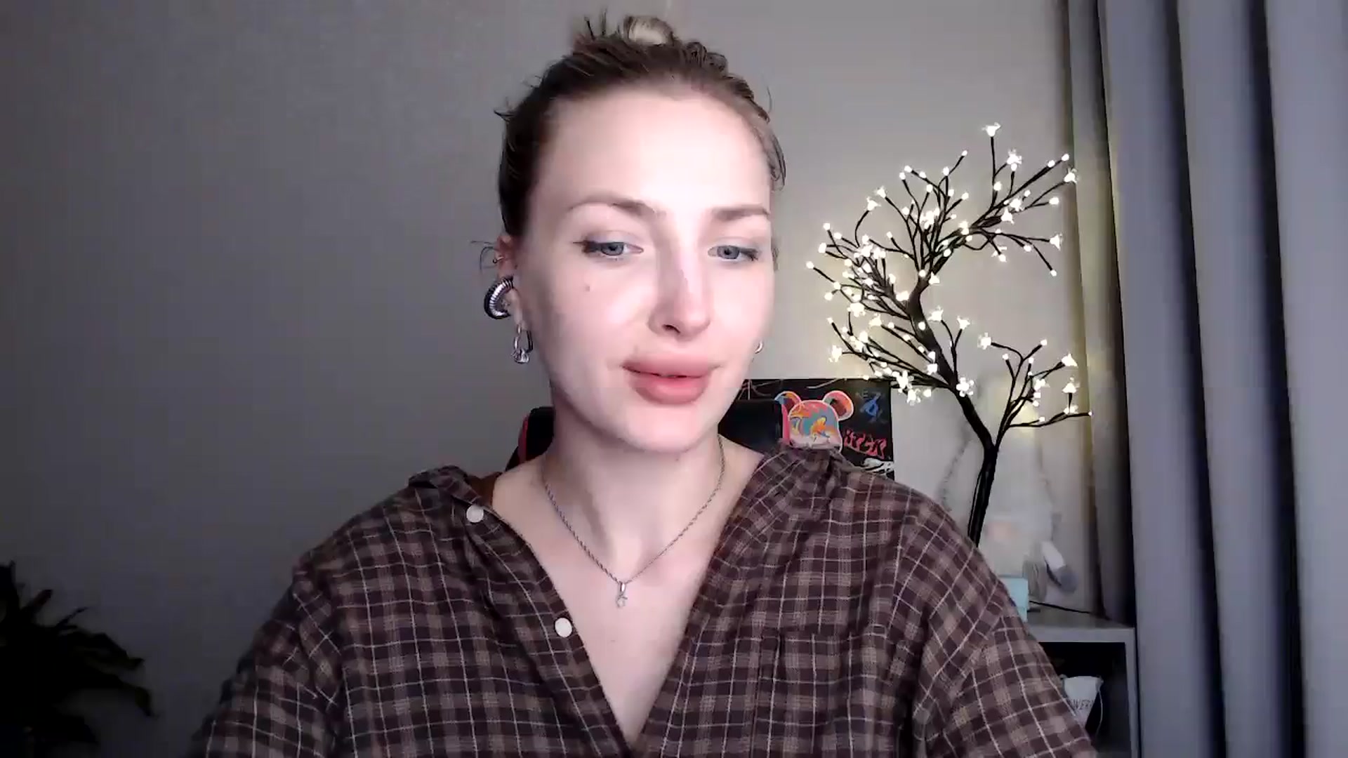 Gallery image thumbnail from Baby__Blue's myfreecams stream on, 08/20/2025, 22:07 image 8 of 20