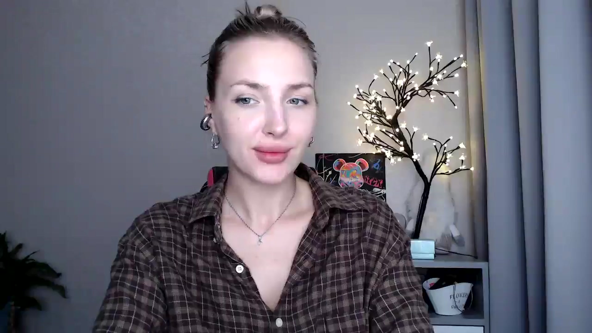 Gallery image thumbnail from Baby__Blue's myfreecams stream on, 08/20/2025, 22:07 image 19 of 20