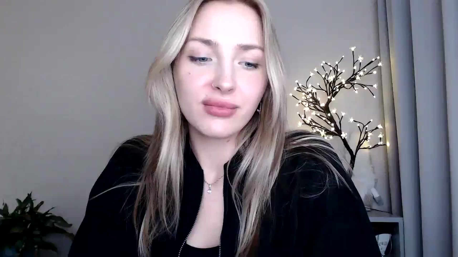 Gallery image thumbnail from Baby__Blue's myfreecams stream on, 08/21/2025, 22:06 image 17 of 20