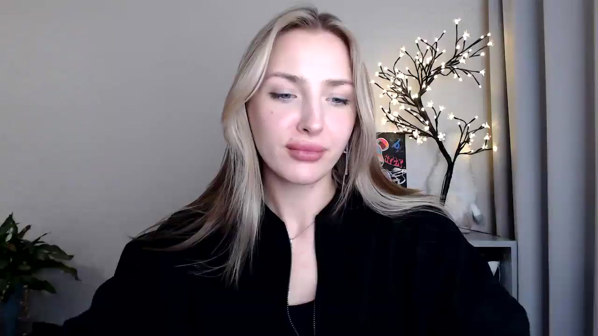 Gallery image thumbnail from Baby__Blue's myfreecams stream on, 08/21/2025, 22:06 image 2 of 20