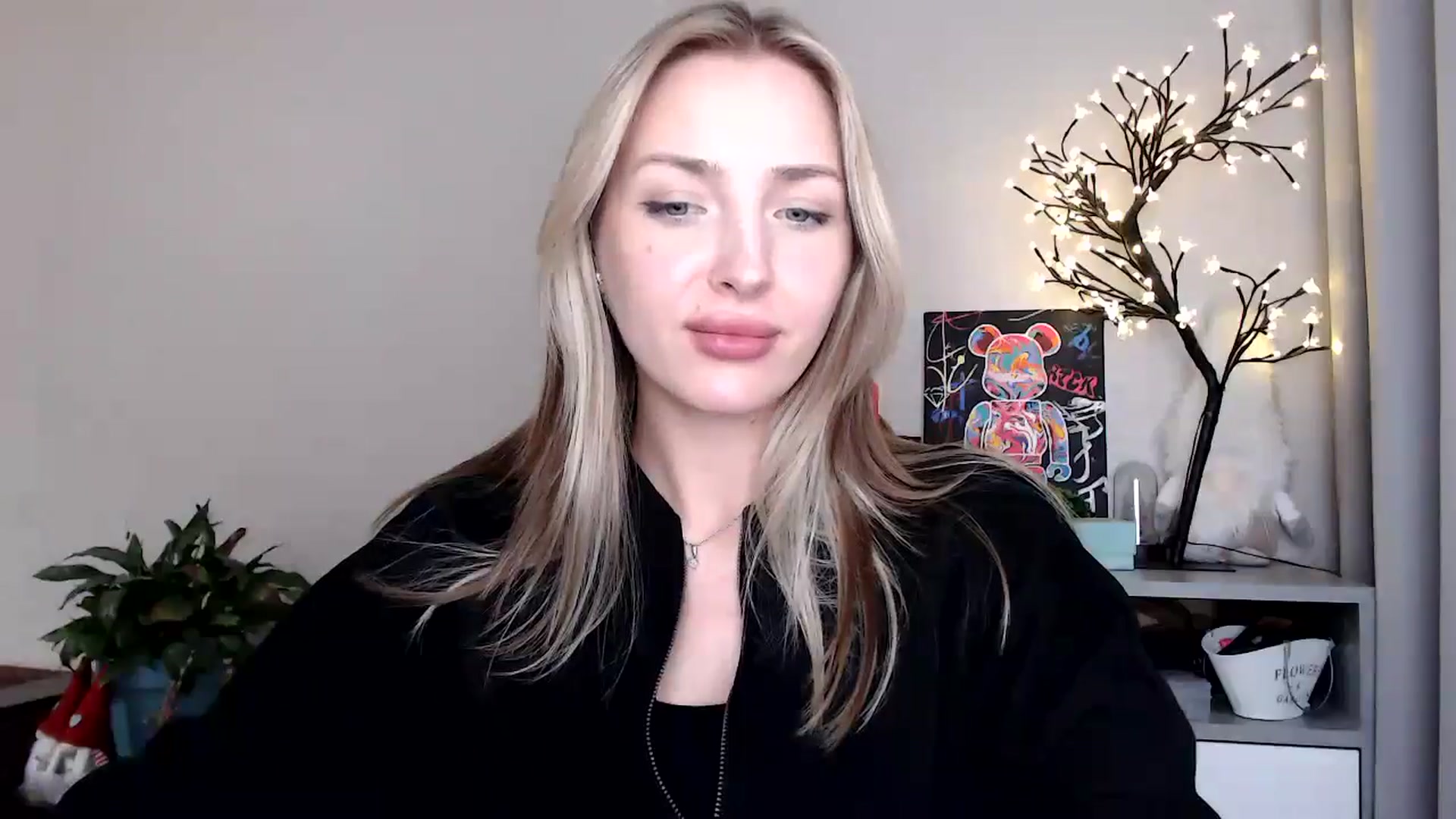 Gallery image thumbnail from Baby__Blue's myfreecams stream on, 08/21/2025, 22:06 image 13 of 20