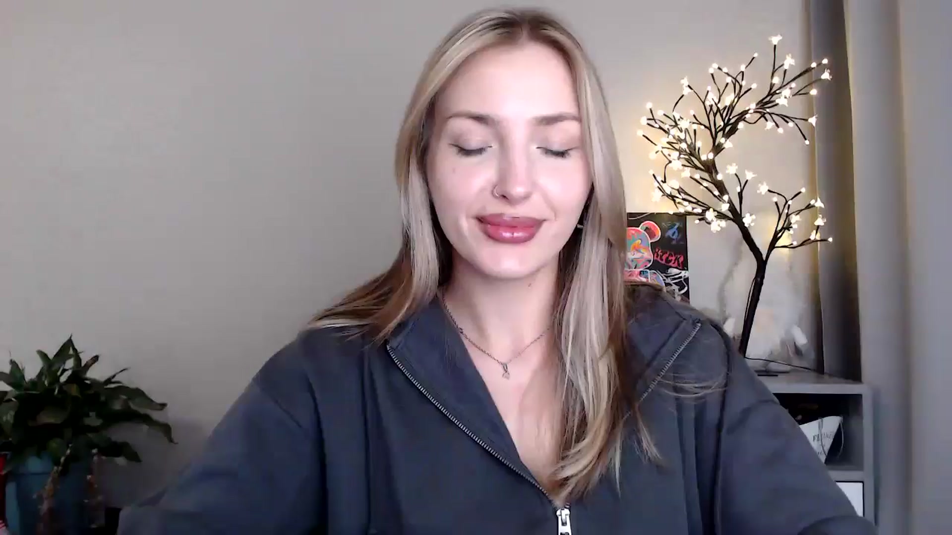 Gallery image thumbnail from Baby__Blue's myfreecams stream on, 08/22/2025, 15:07 image 9 of 20