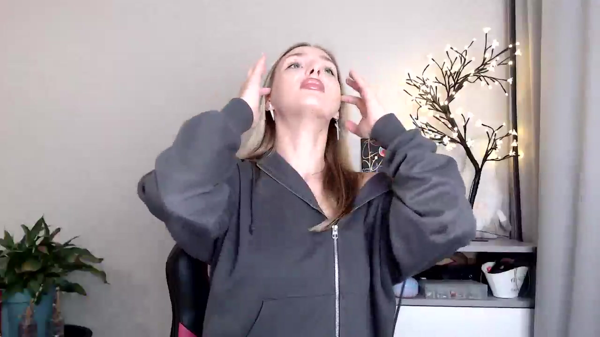 Gallery image thumbnail from Baby__Blue's myfreecams stream on, 08/22/2025, 15:07 image 18 of 20