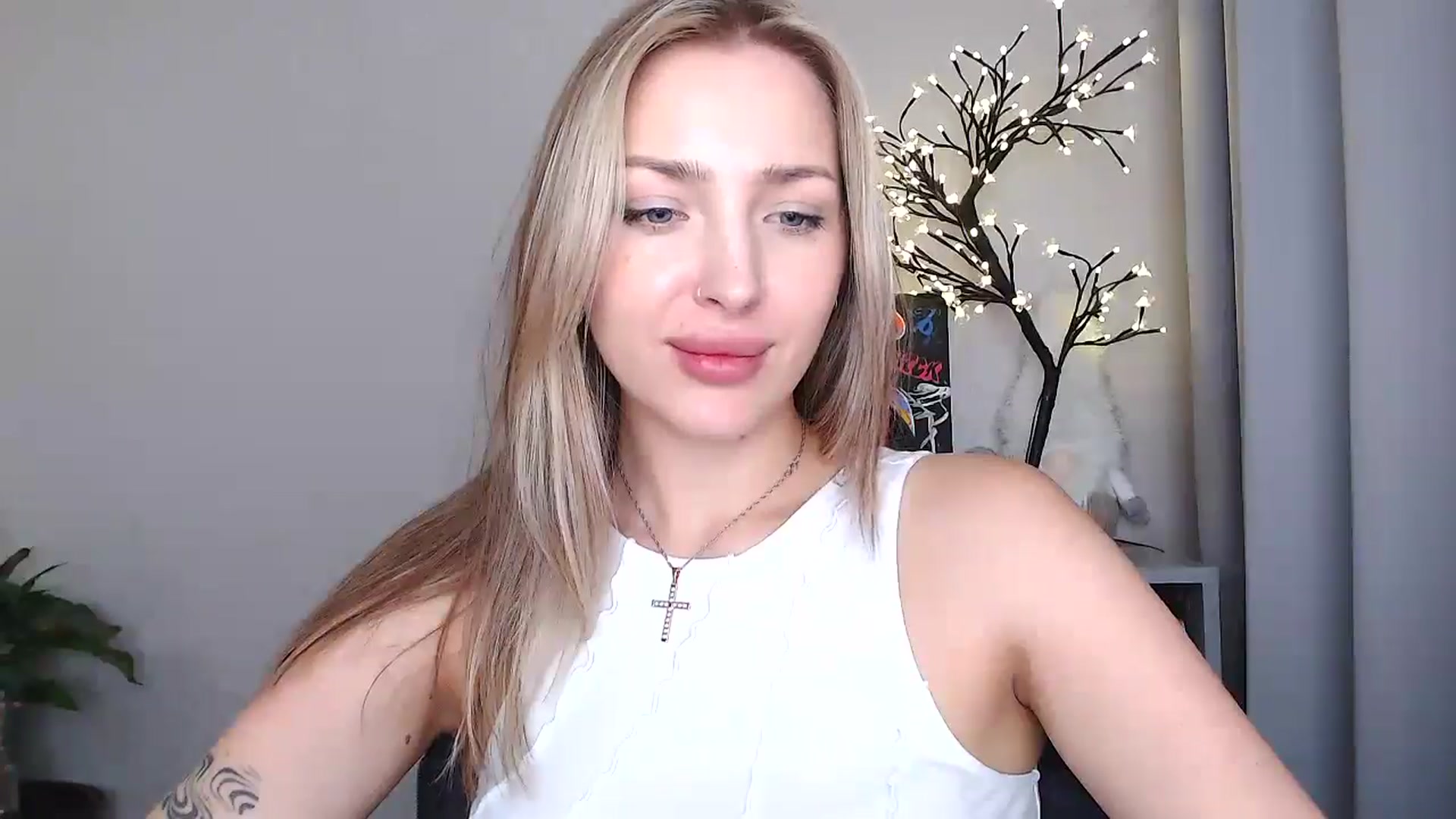 Gallery image thumbnail from Baby__Blue's myfreecams stream on, 08/27/2025, 22:03 image 19 of 20