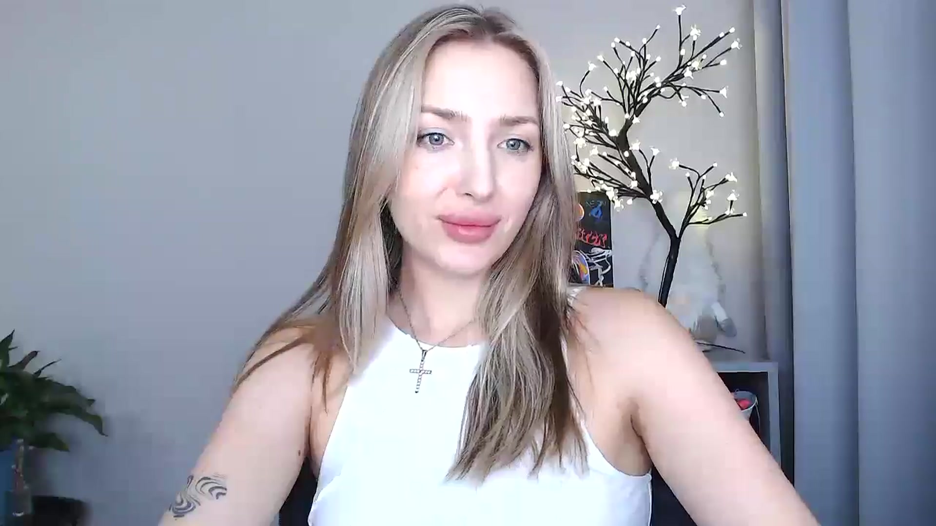 Gallery image thumbnail from Baby__Blue's myfreecams stream on, 08/27/2025, 22:03 image 17 of 20