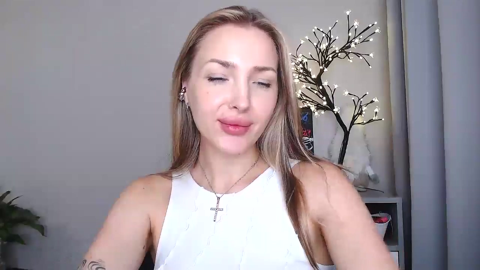 Gallery image thumbnail from Baby__Blue's myfreecams stream on, 08/27/2025, 22:03 image 20 of 20