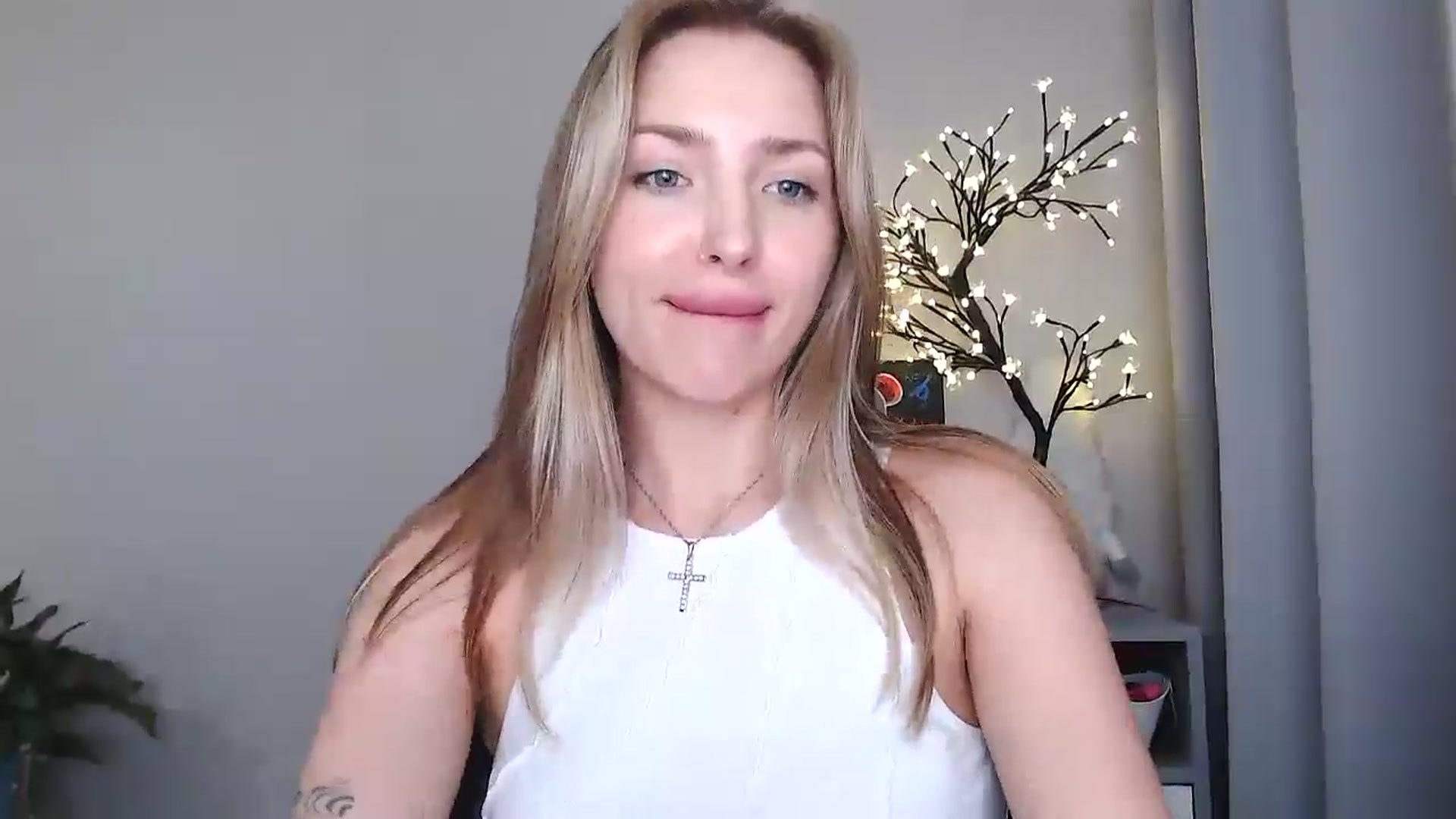 Gallery image thumbnail from Baby__Blue's myfreecams stream on, 08/27/2025, 22:03 image 15 of 20