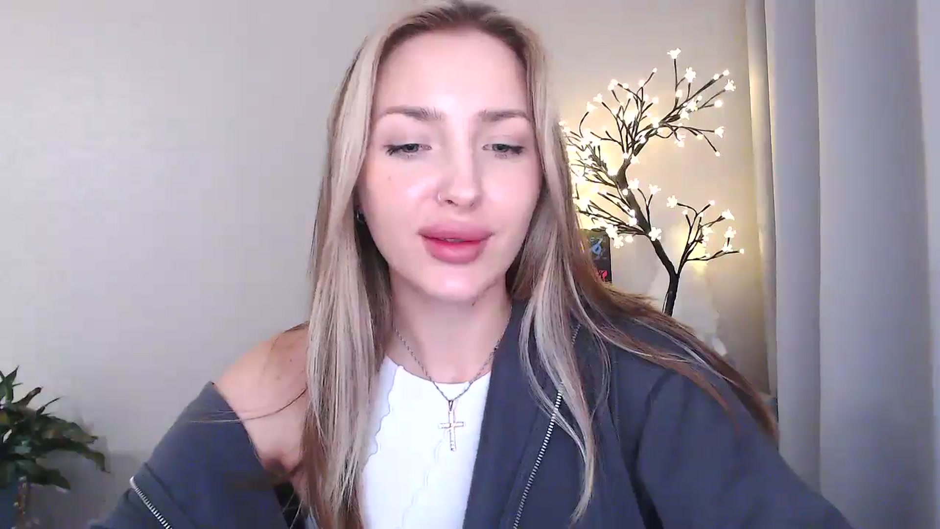 Gallery image thumbnail from Baby__Blue's myfreecams stream on, 08/27/2025, 22:03 image 2 of 20