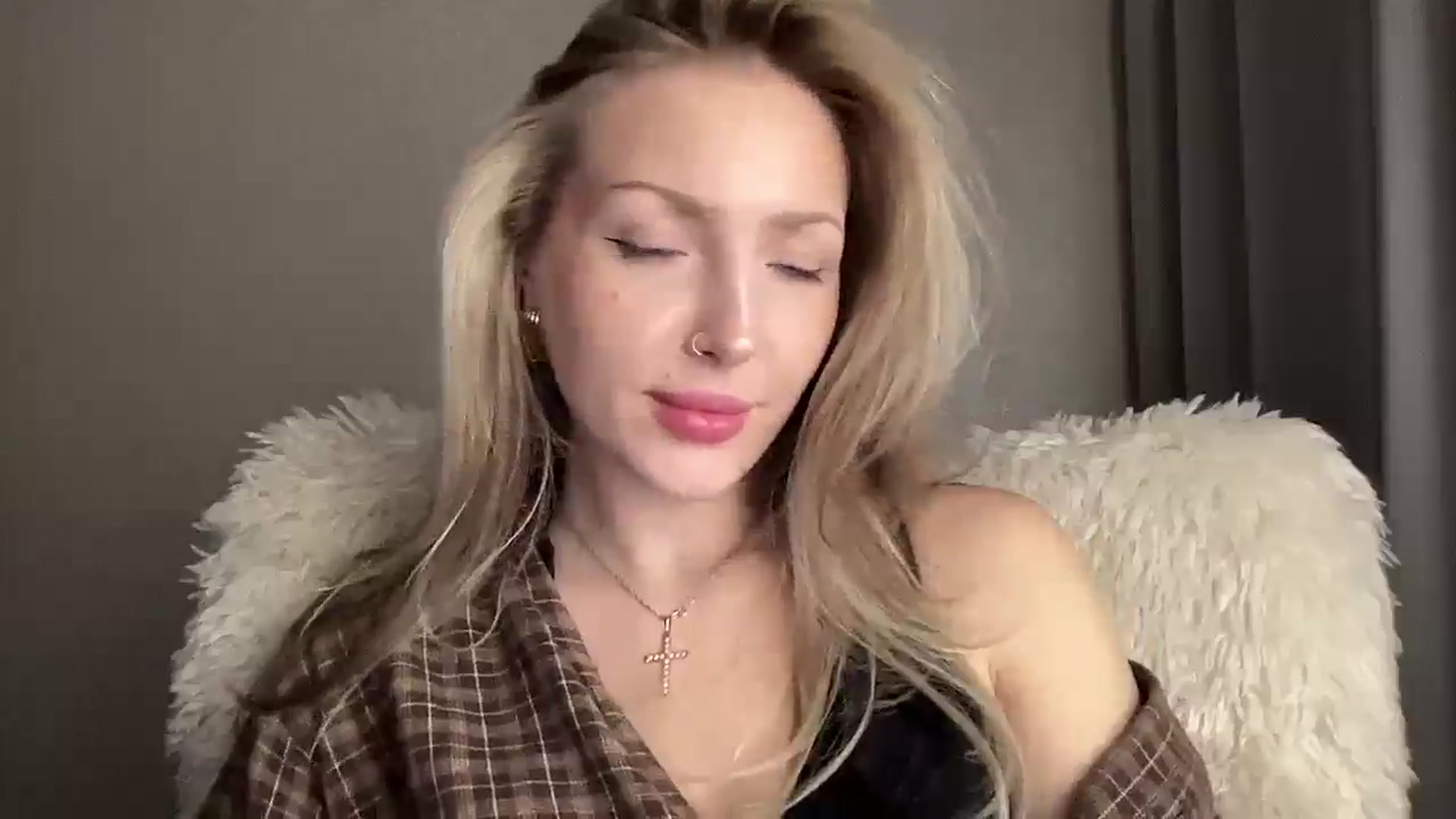 Gallery image thumbnail from Baby__Blue's myfreecams stream on, 09/19/2025, 15:05 image 19 of 20