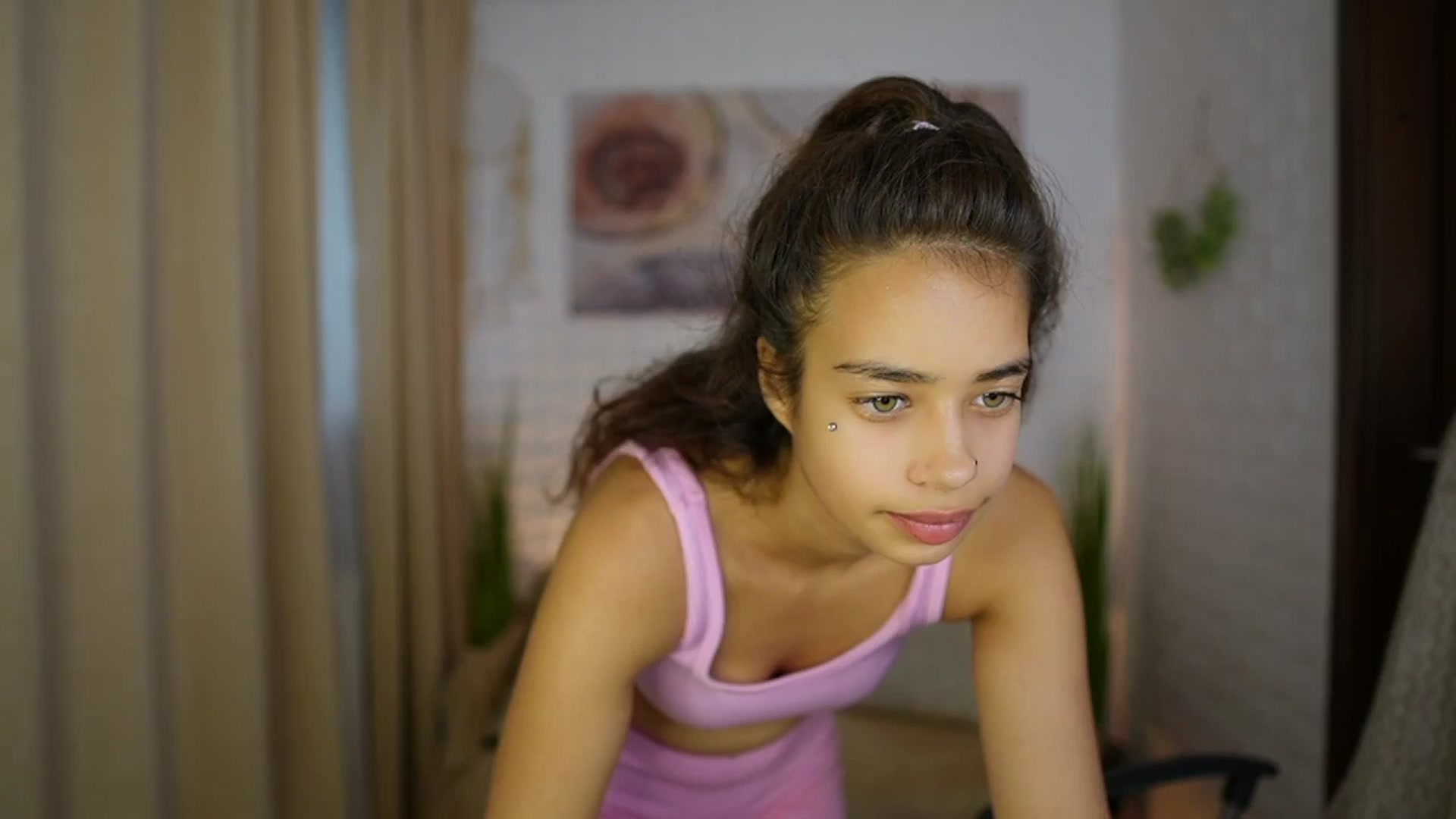 Gallery image thumbnail from Baby__Jewel's myfreecams stream on, 08/26/2024, 15:42 image 16 of 20