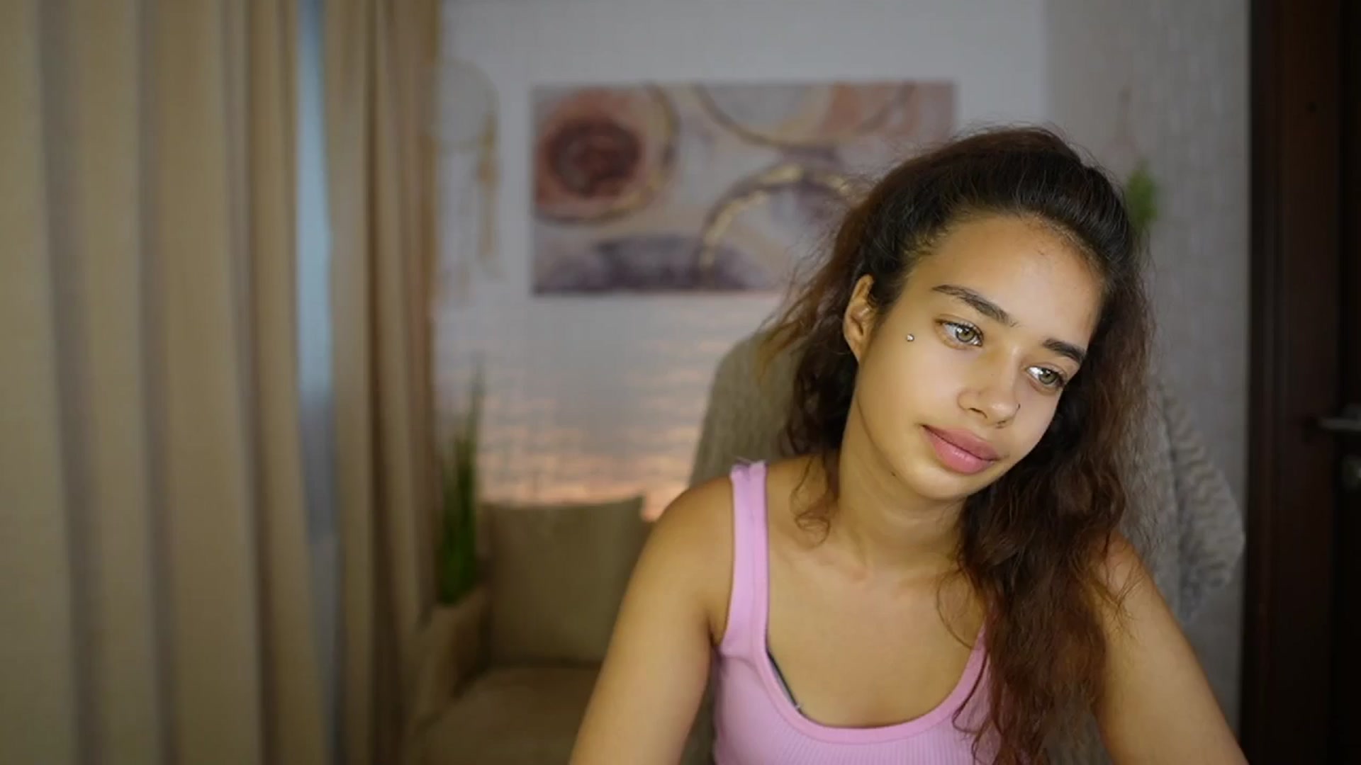 Gallery image thumbnail from Baby__Jewel's myfreecams stream on, 08/26/2024, 16:09 image 15 of 20