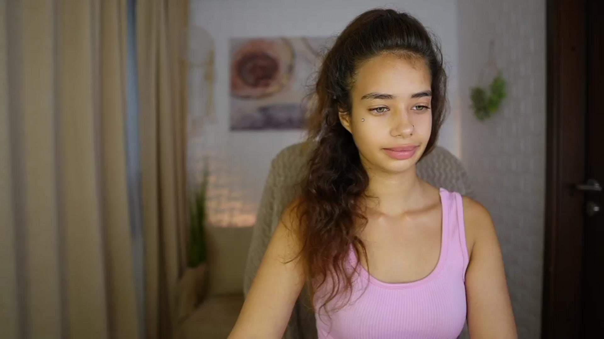 Gallery image thumbnail from Baby__Jewel's myfreecams stream on, 08/26/2024, 17:24 image 2 of 20