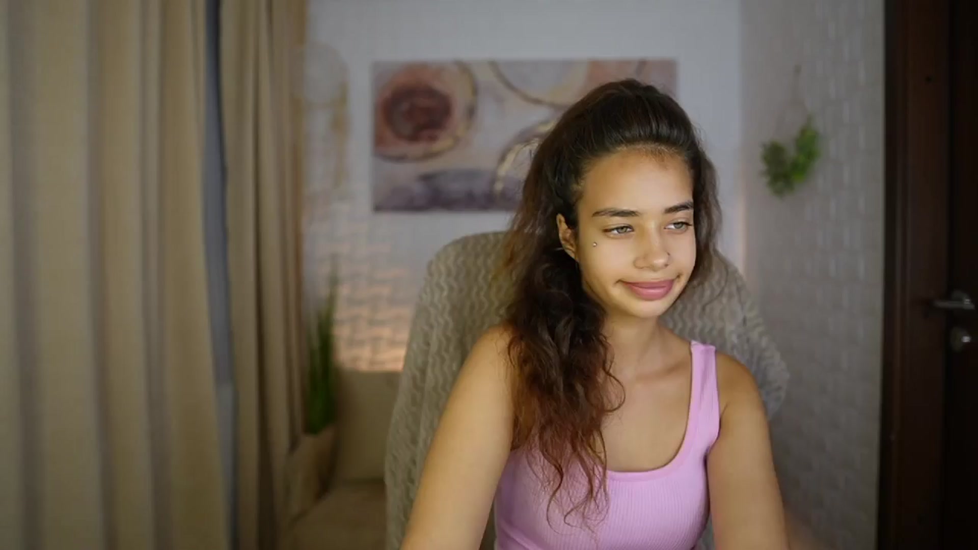 Gallery image thumbnail from Baby__Jewel's myfreecams stream on, 08/26/2024, 18:18 image 8 of 20