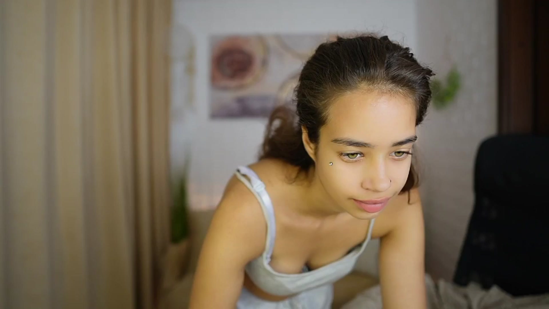 Gallery image thumbnail from Baby__Jewel's myfreecams stream on, 08/27/2024, 13:31 image 5 of 20