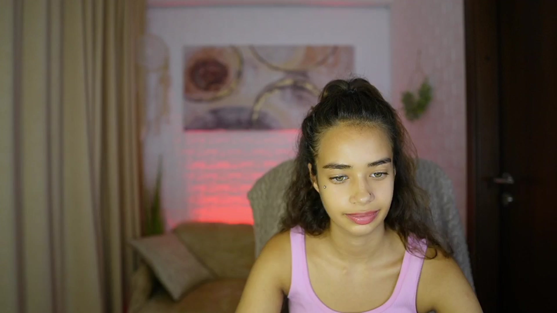 Gallery image thumbnail from Baby__Jewel's myfreecams stream on, 09/04/2024, 18:34 image 12 of 20