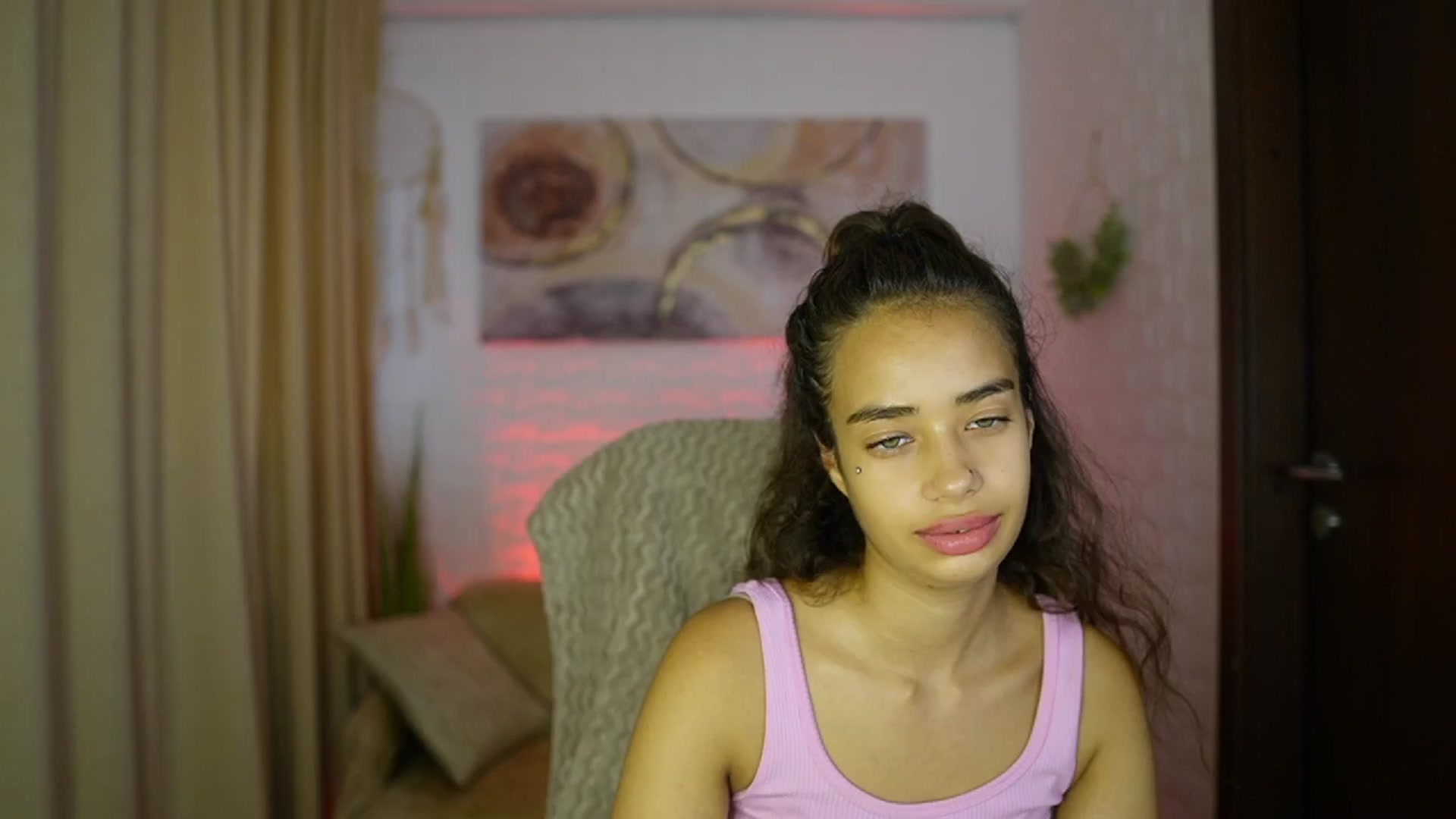 Gallery image thumbnail from Baby__Jewel's myfreecams stream on, 09/04/2024, 18:34 image 6 of 20