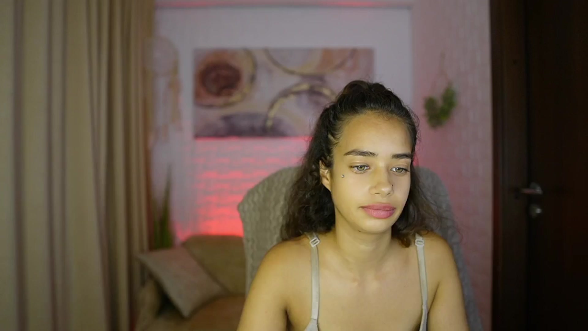 Gallery image thumbnail from Baby__Jewel's myfreecams stream on, 09/04/2024, 18:34 image 16 of 20