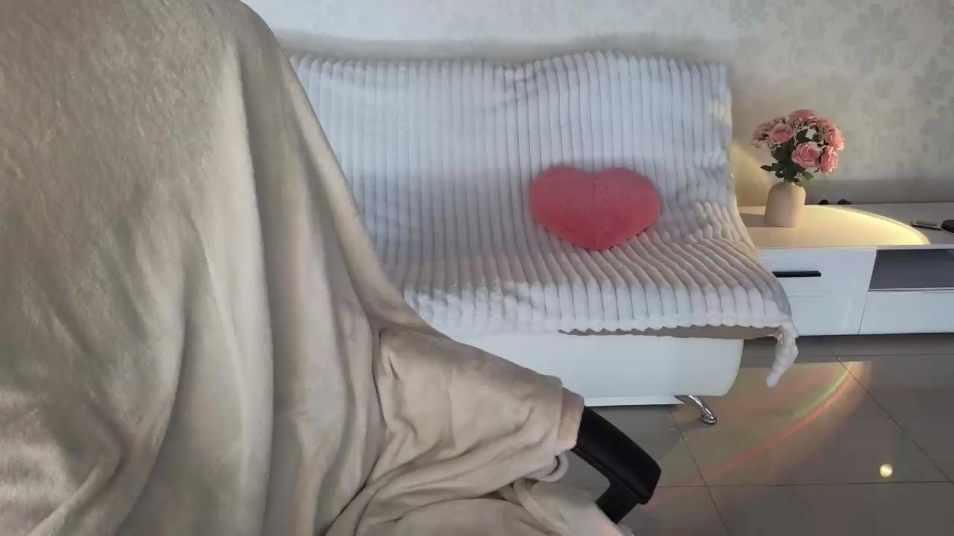 Gallery image thumbnail from Baby_emmaa's myfreecams stream on, 07/27/2026, 11:24 image 19 of 20