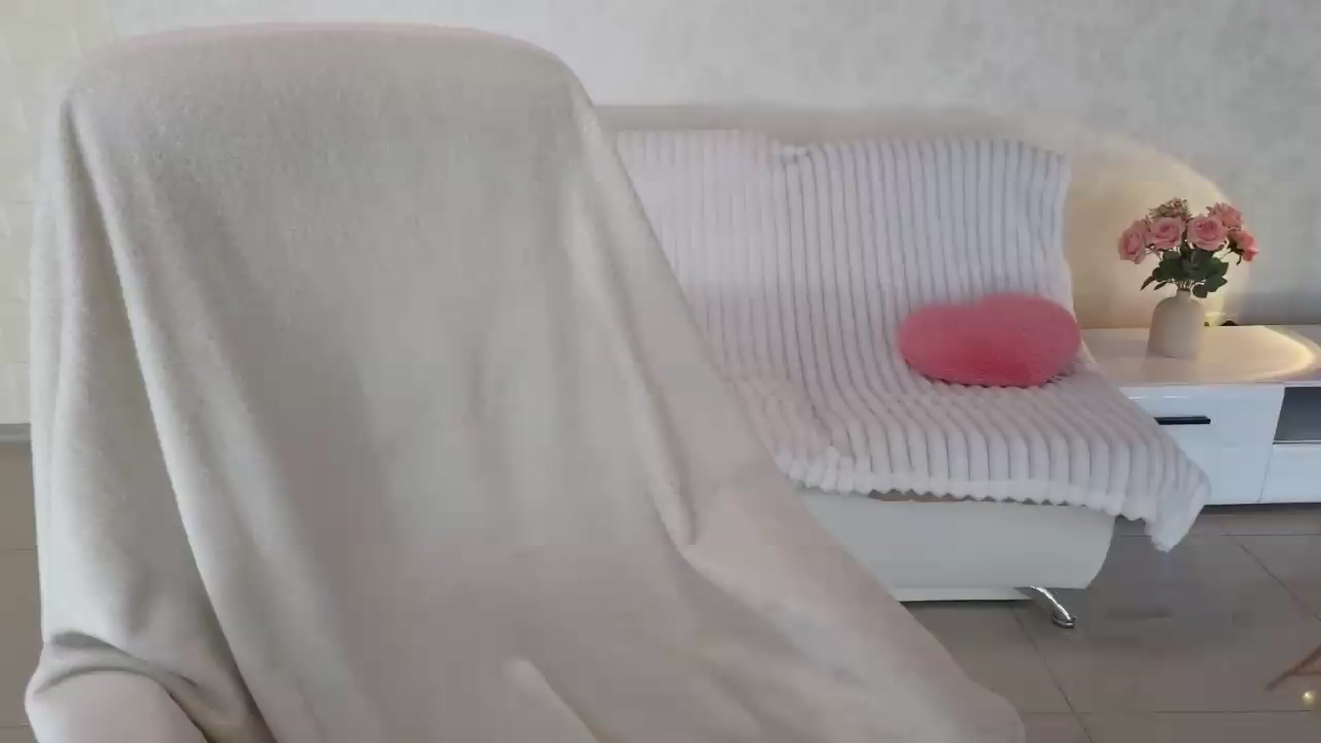 Gallery image thumbnail from Baby_emmaa's myfreecams stream on, 09/04/2026, 11:46 image 12 of 20